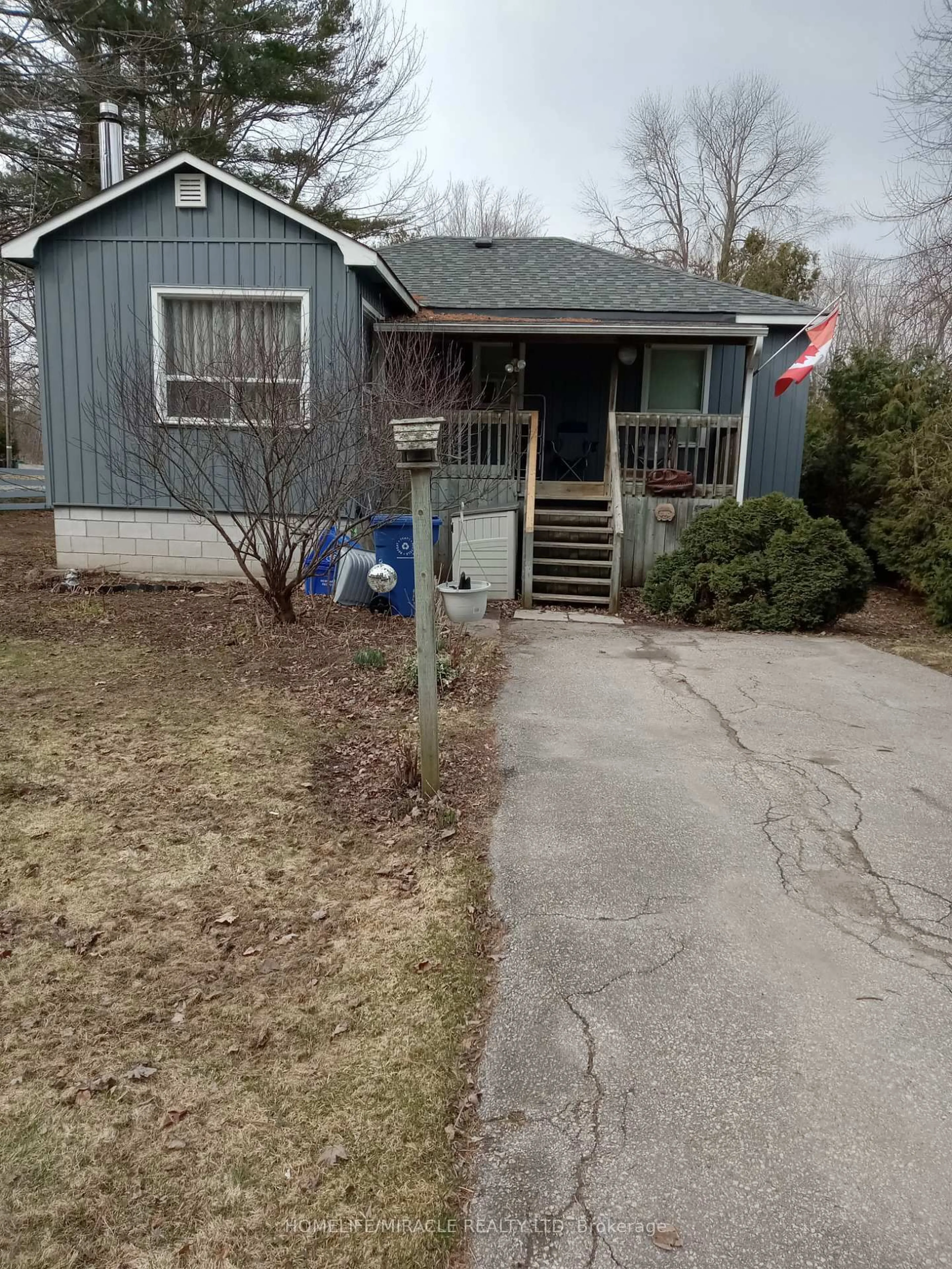 Unknown for 2 Della St, Georgina Ontario L0E 1R0