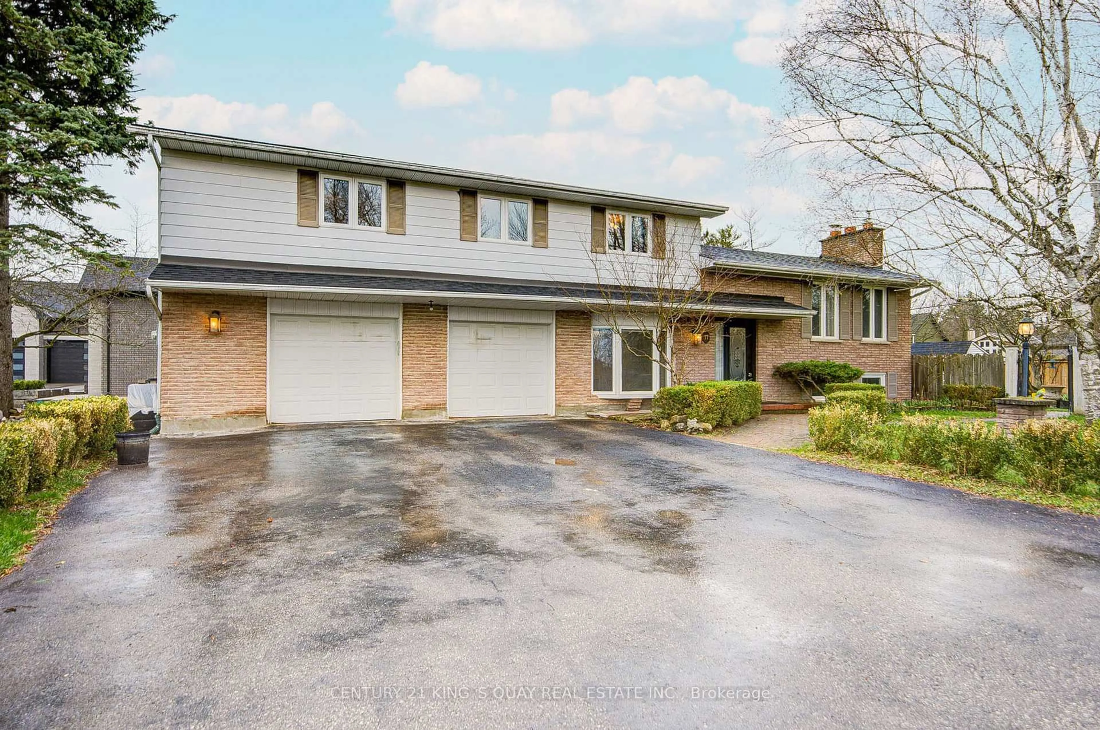 Home with brick exterior material, street for 11 George St, East Gwillimbury Ontario L0G 1V0