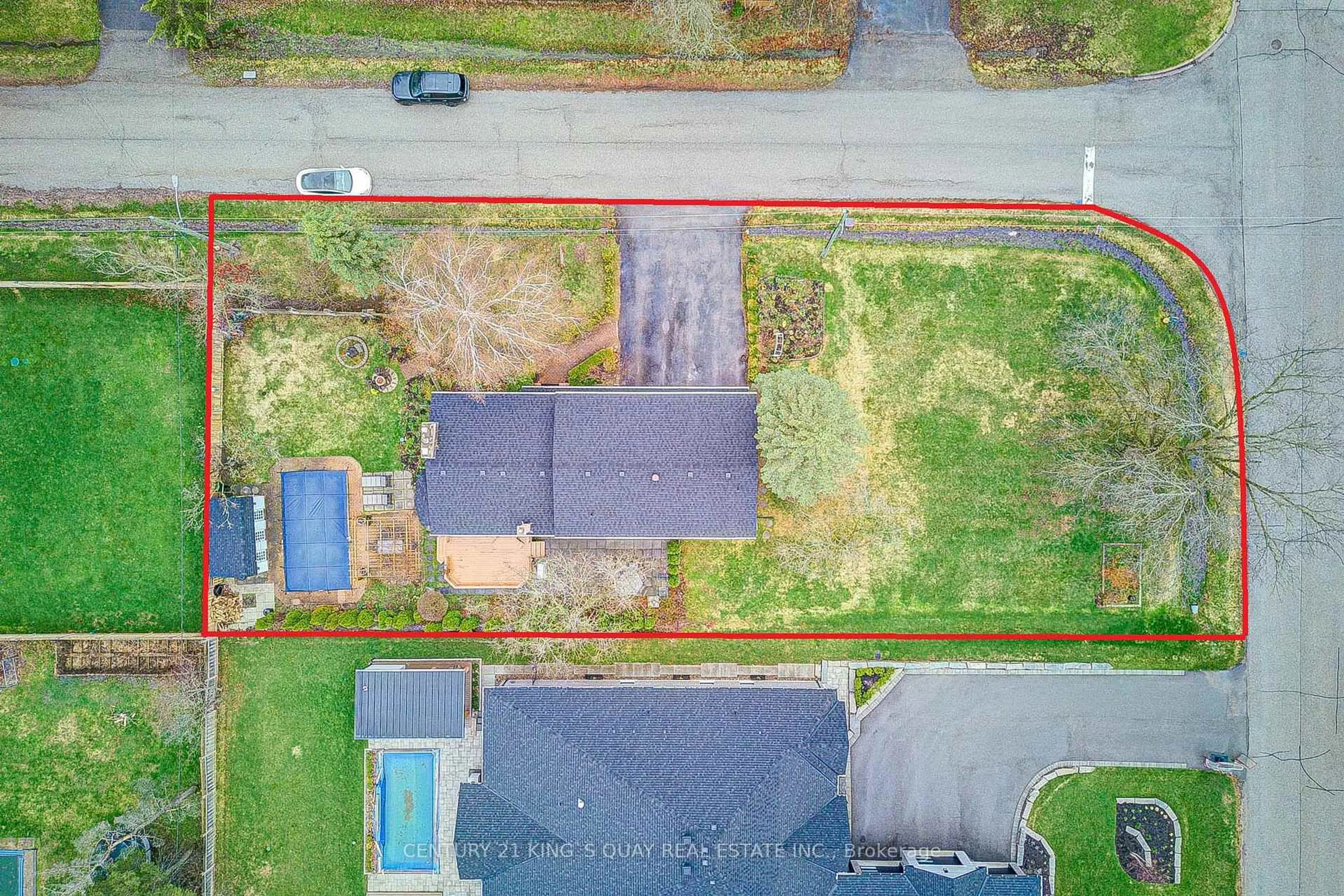 A pic from outside/outdoor area/front of a property/back of a property/a pic from drone, street for 11 George St, East Gwillimbury Ontario L0G 1V0