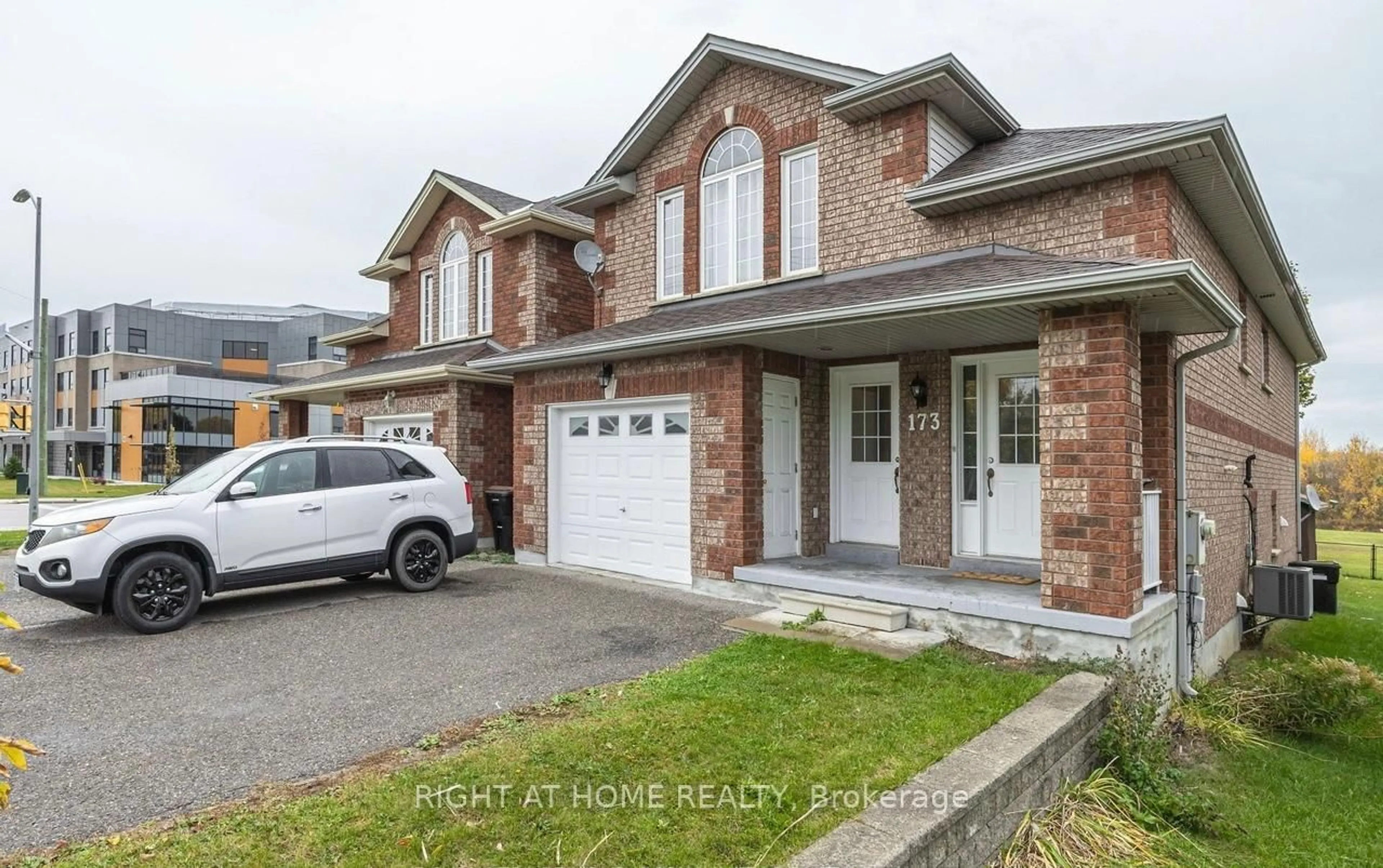 Home with brick exterior material, street for 173 Simcoe Rd, Bradford West Gwillimbury Ontario L3Z 1Y3