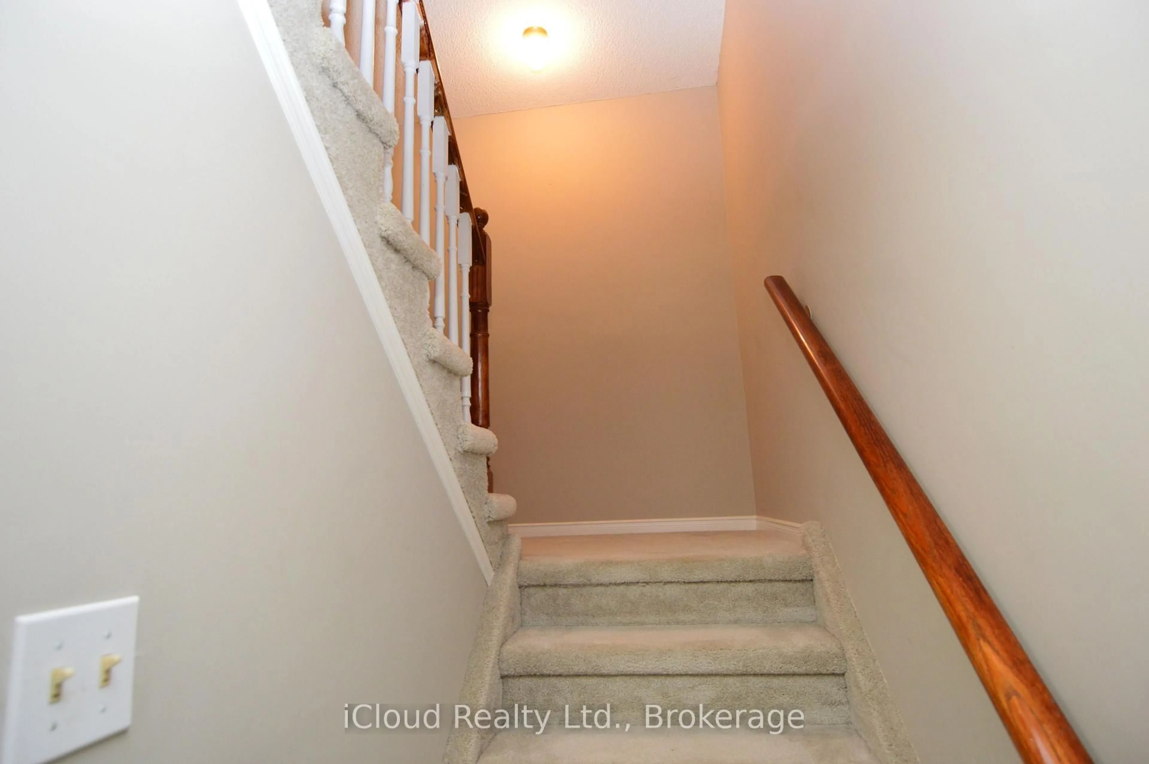 Stairs for 101 Riverview Rd #32, New Tecumseth Ontario L9R 1S4