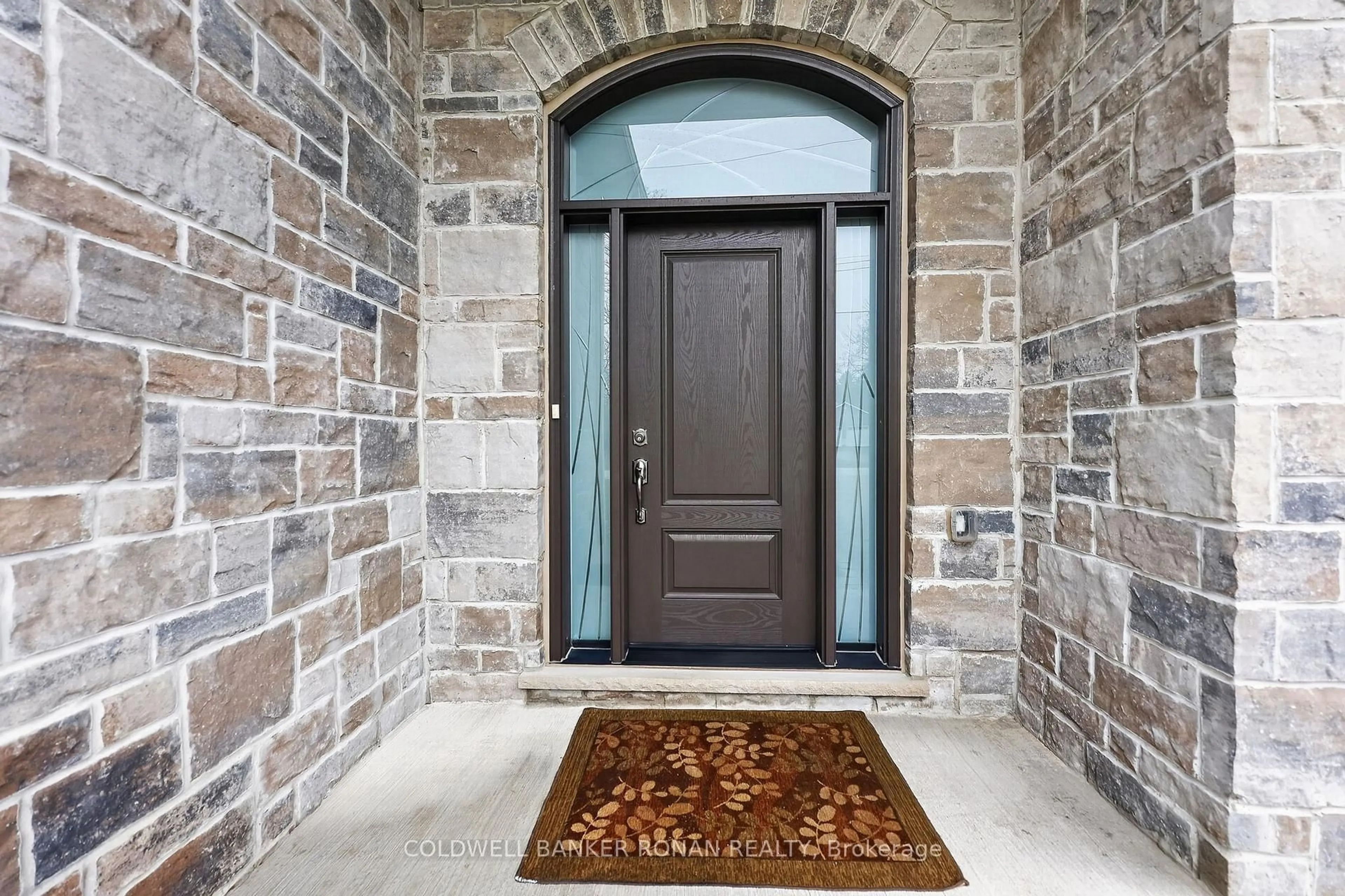 Indoor entryway for 3019 Sandy Cove Dr, Innisfil Ontario L9S 2K1