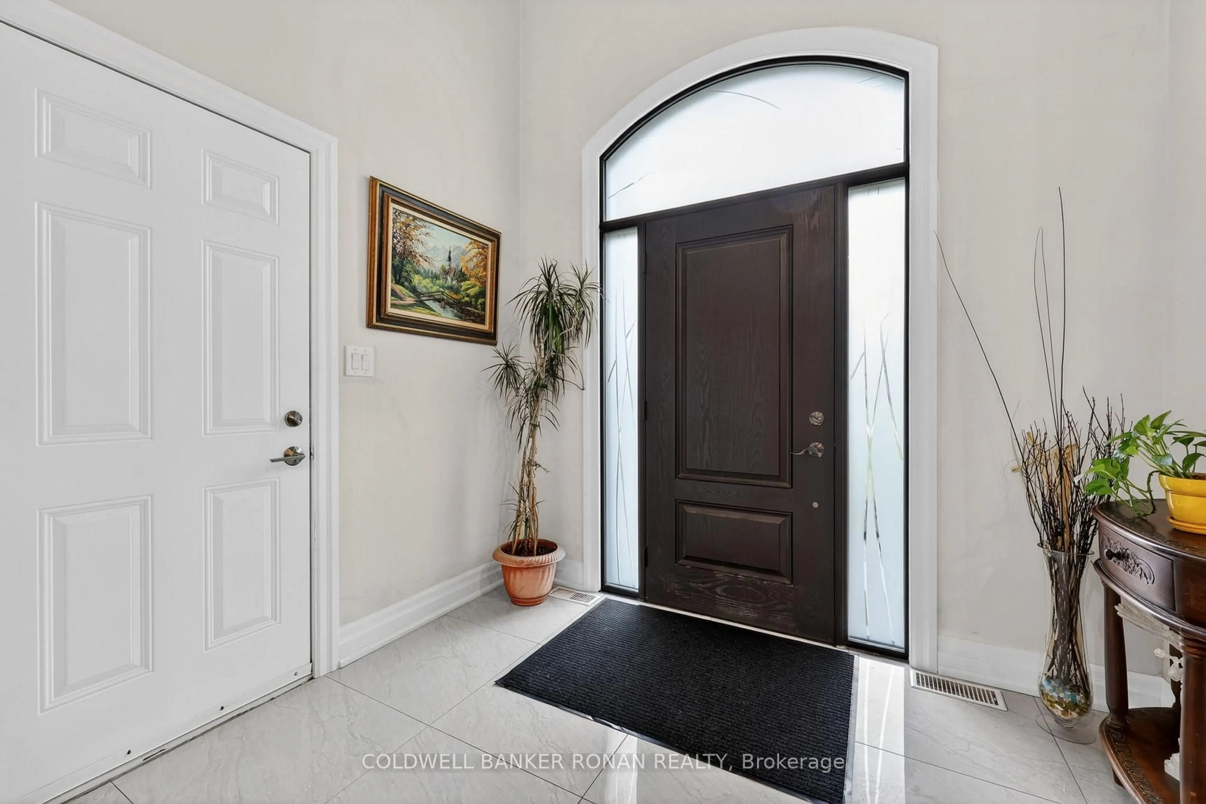 Indoor entryway for 3019 Sandy Cove Dr, Innisfil Ontario L9S 2K1