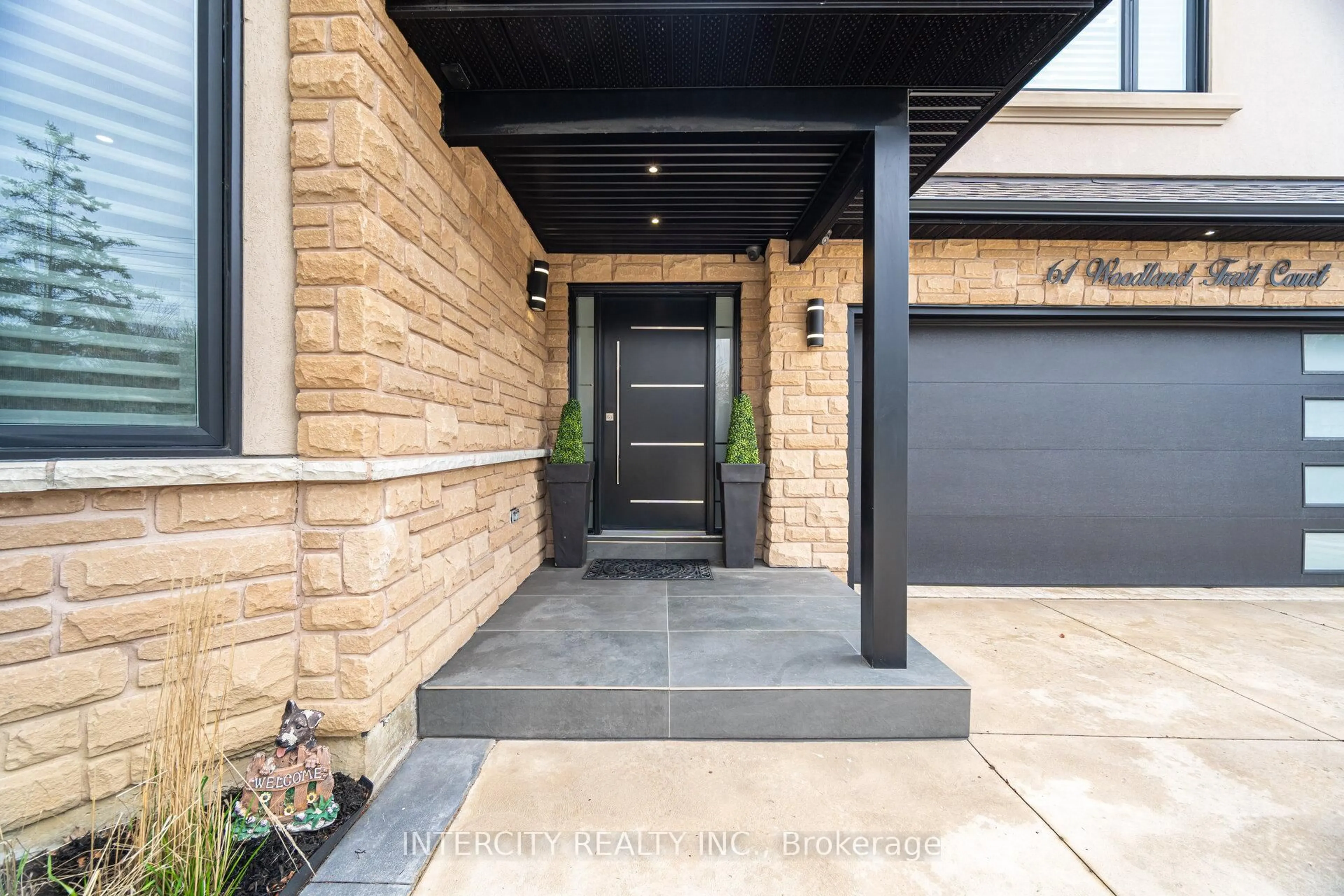 Indoor entryway for 61 Woodland Trail Crt, Vaughan Ontario L4L 9H9