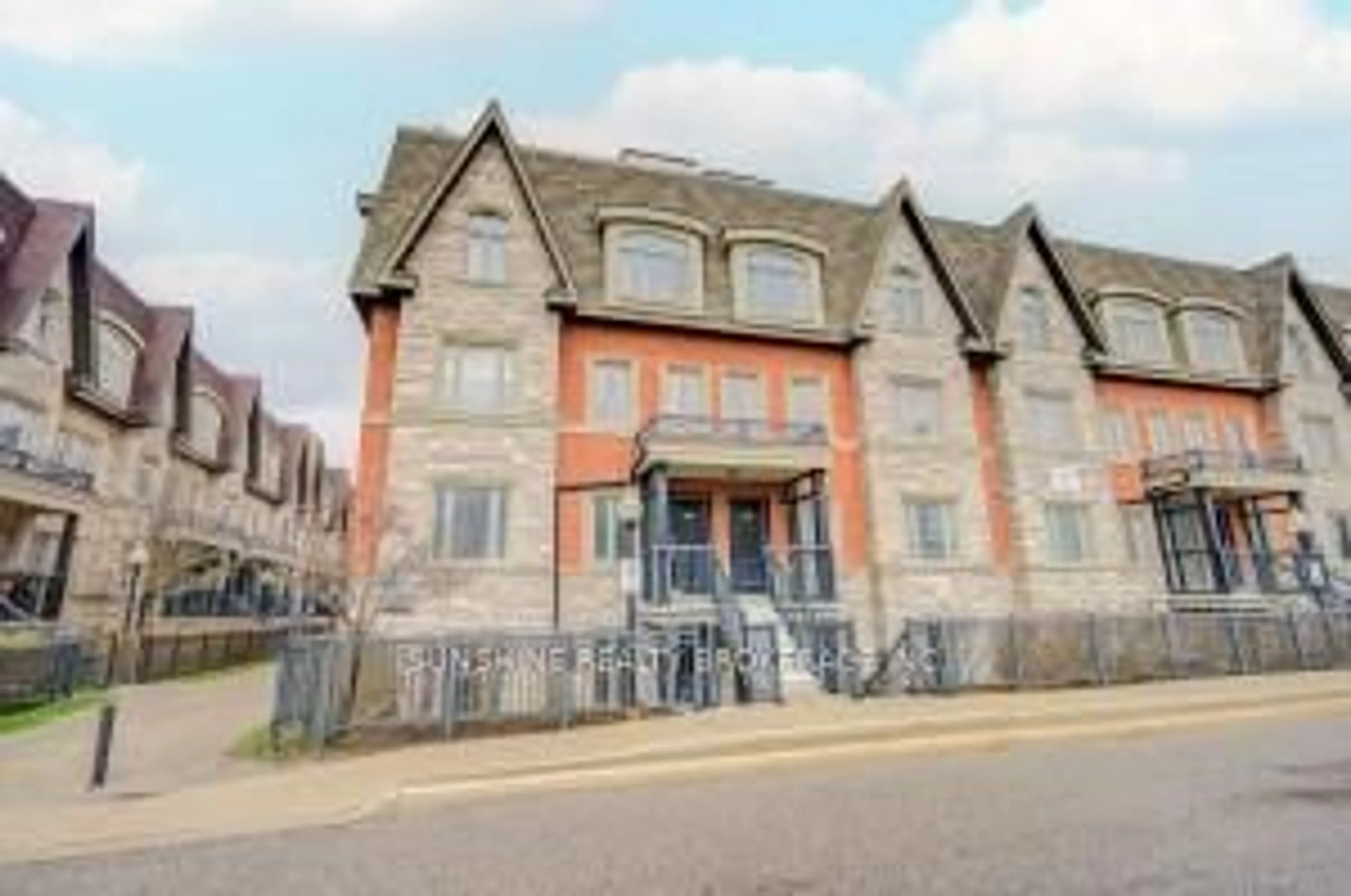 Home with brick exterior material, building for 322 John St #276, Markham Ontario L3T 0B1