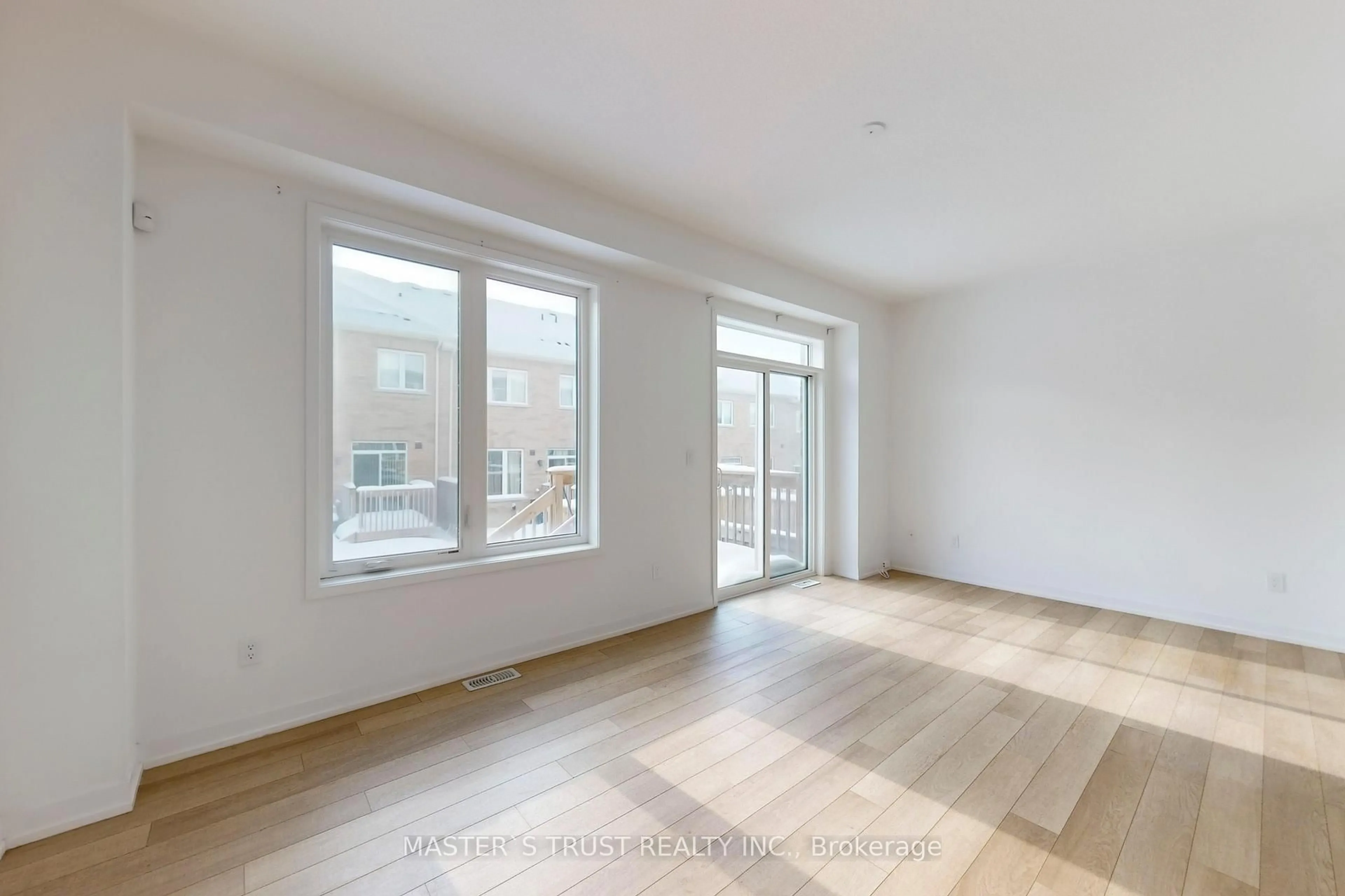 A pic of a room for 208 Harding Park St, Newmarket Ontario L3Y 0E3