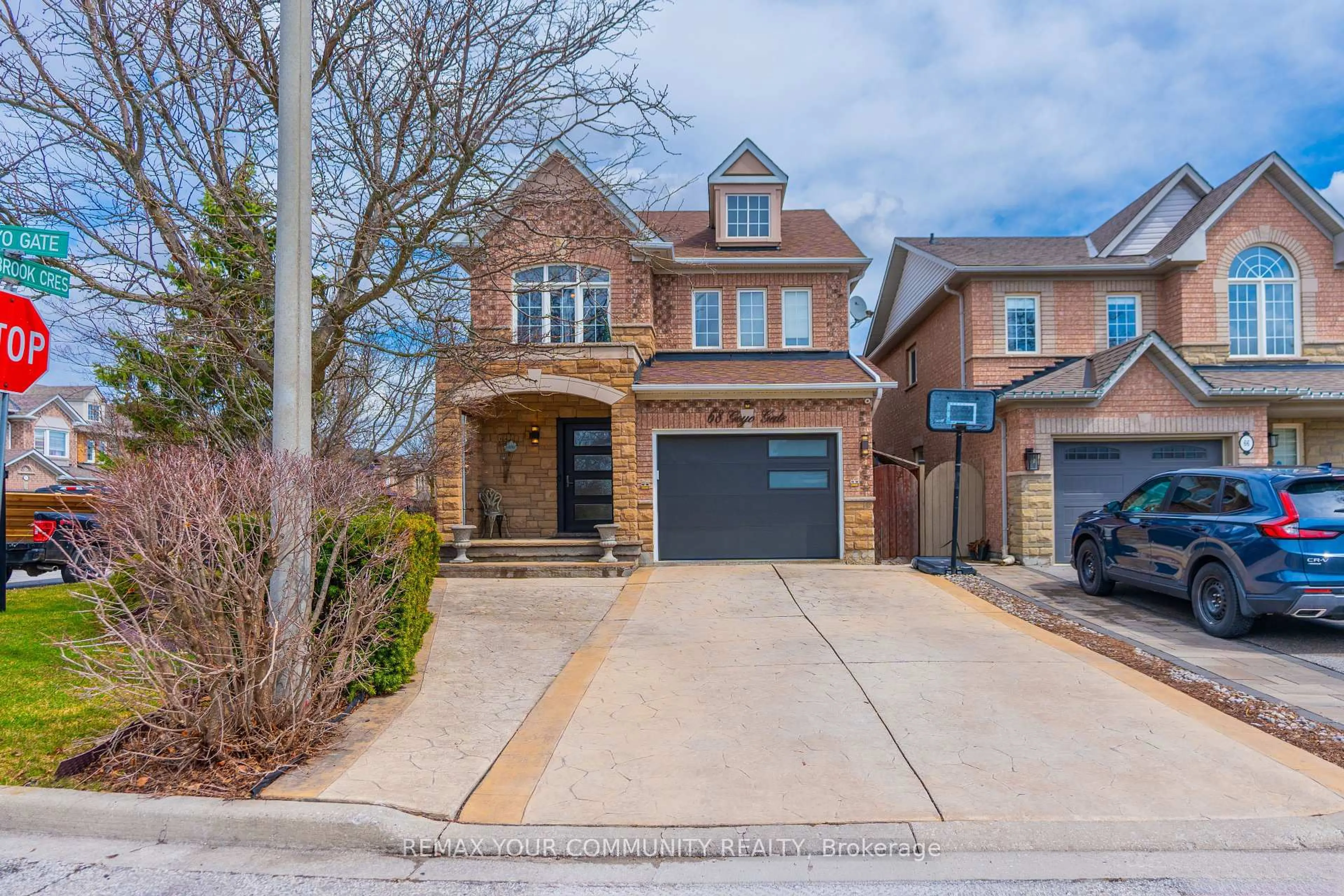Home with brick exterior material, street for 68 Goyo Gate, Vaughan Ontario L6A 3T3
