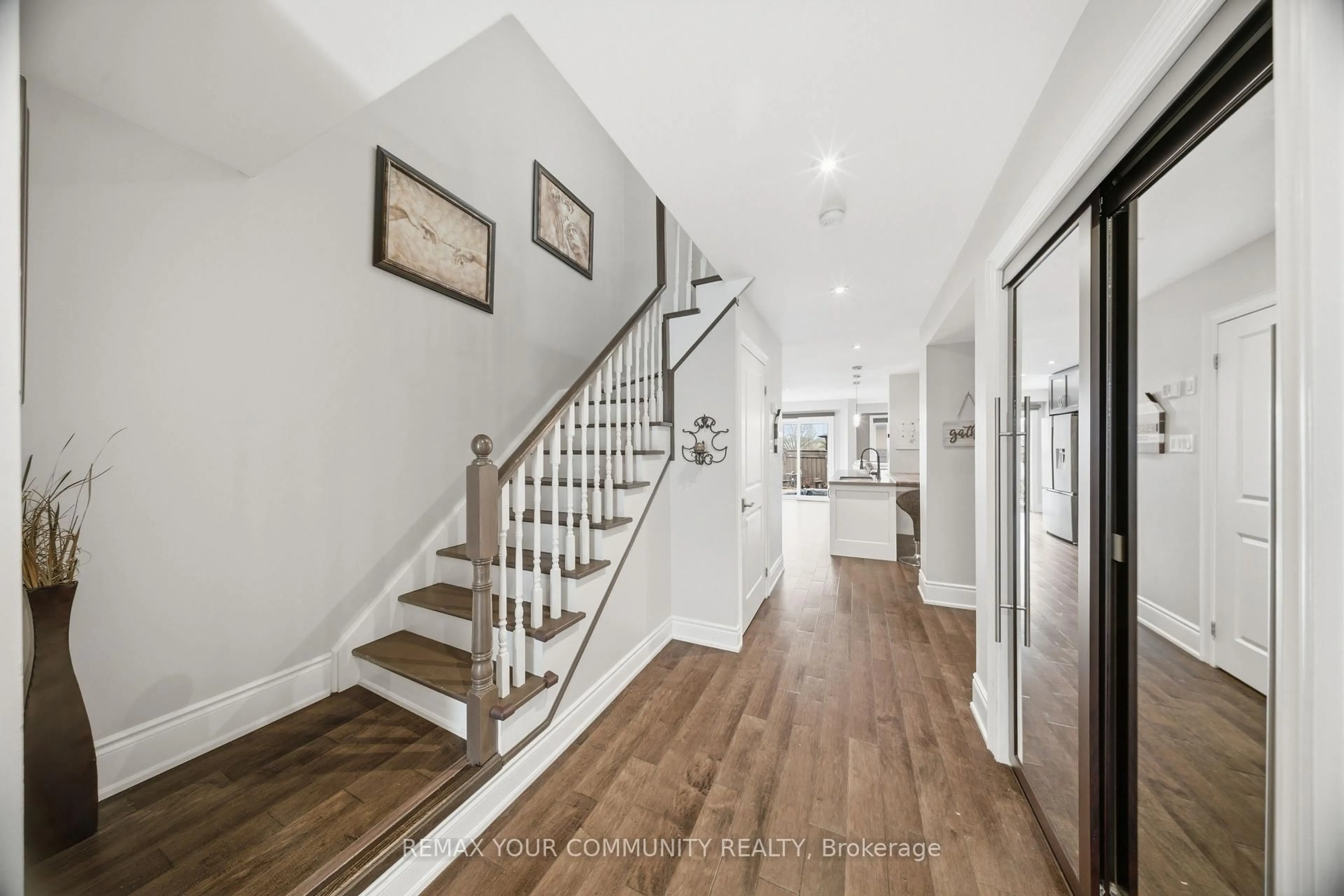 Indoor entryway for 68 Goyo Gate, Vaughan Ontario L6A 3T3