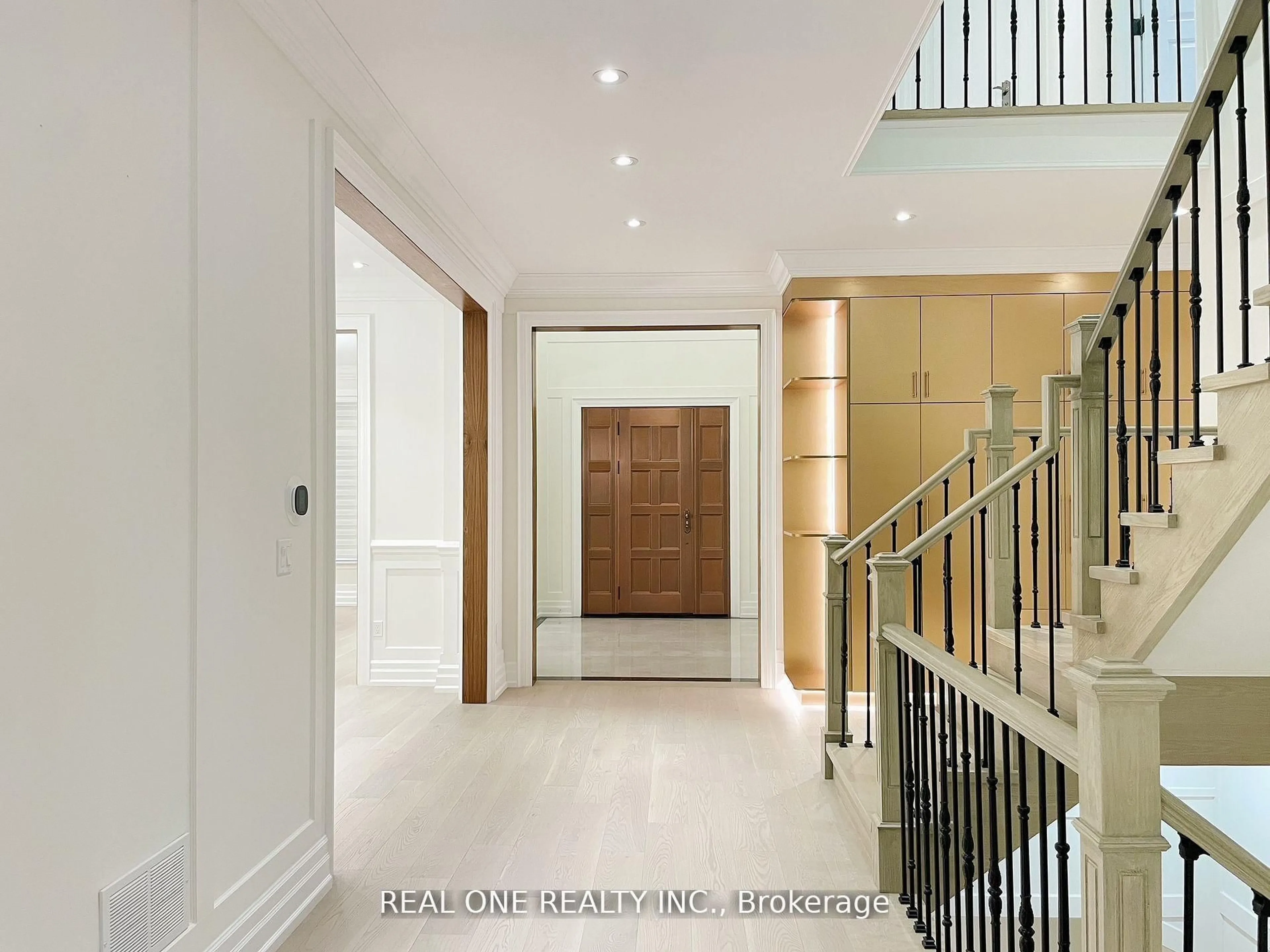Indoor foyer for 46 Hughson Dr, Markham Ontario L3R 2T8