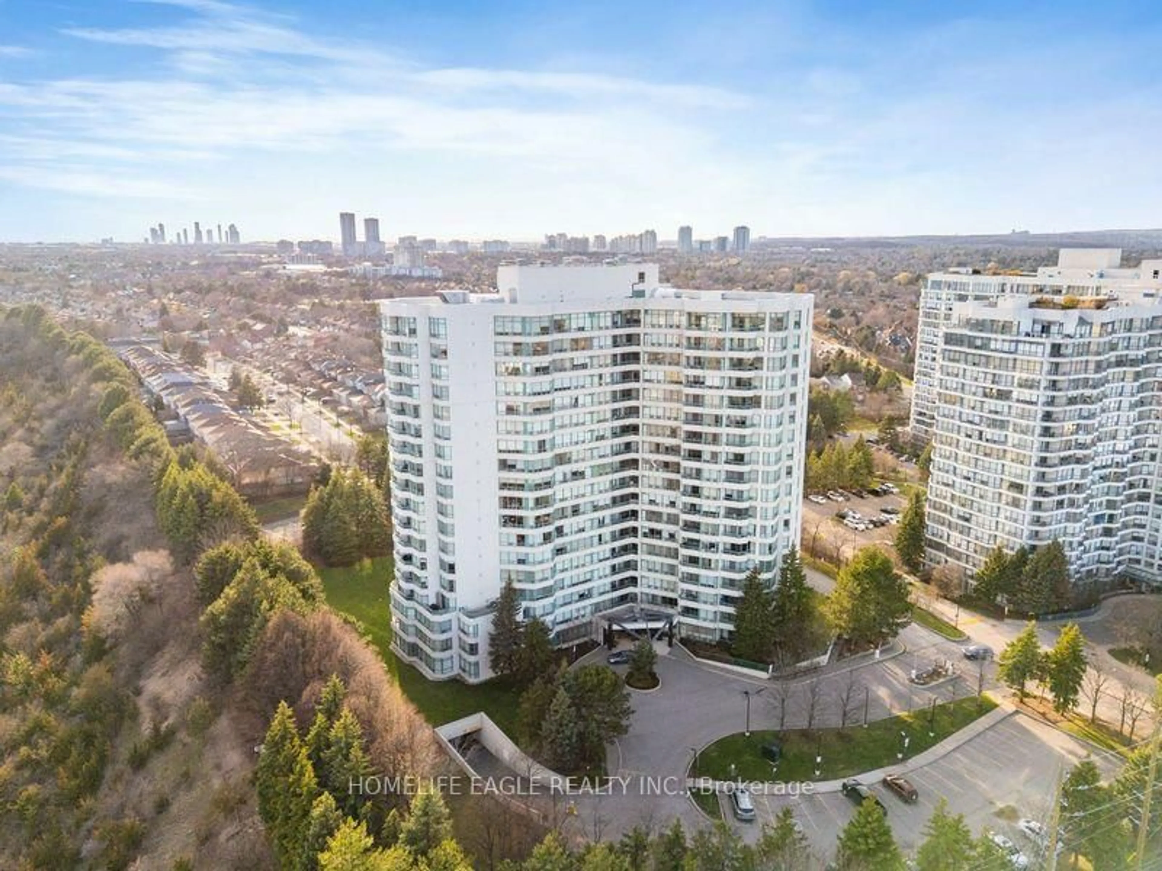 A pic from outside/outdoor area/front of a property/back of a property/a pic from drone, city buildings view from balcony for 7250 Yonge St #1709, Vaughan Ontario L4J 7X1