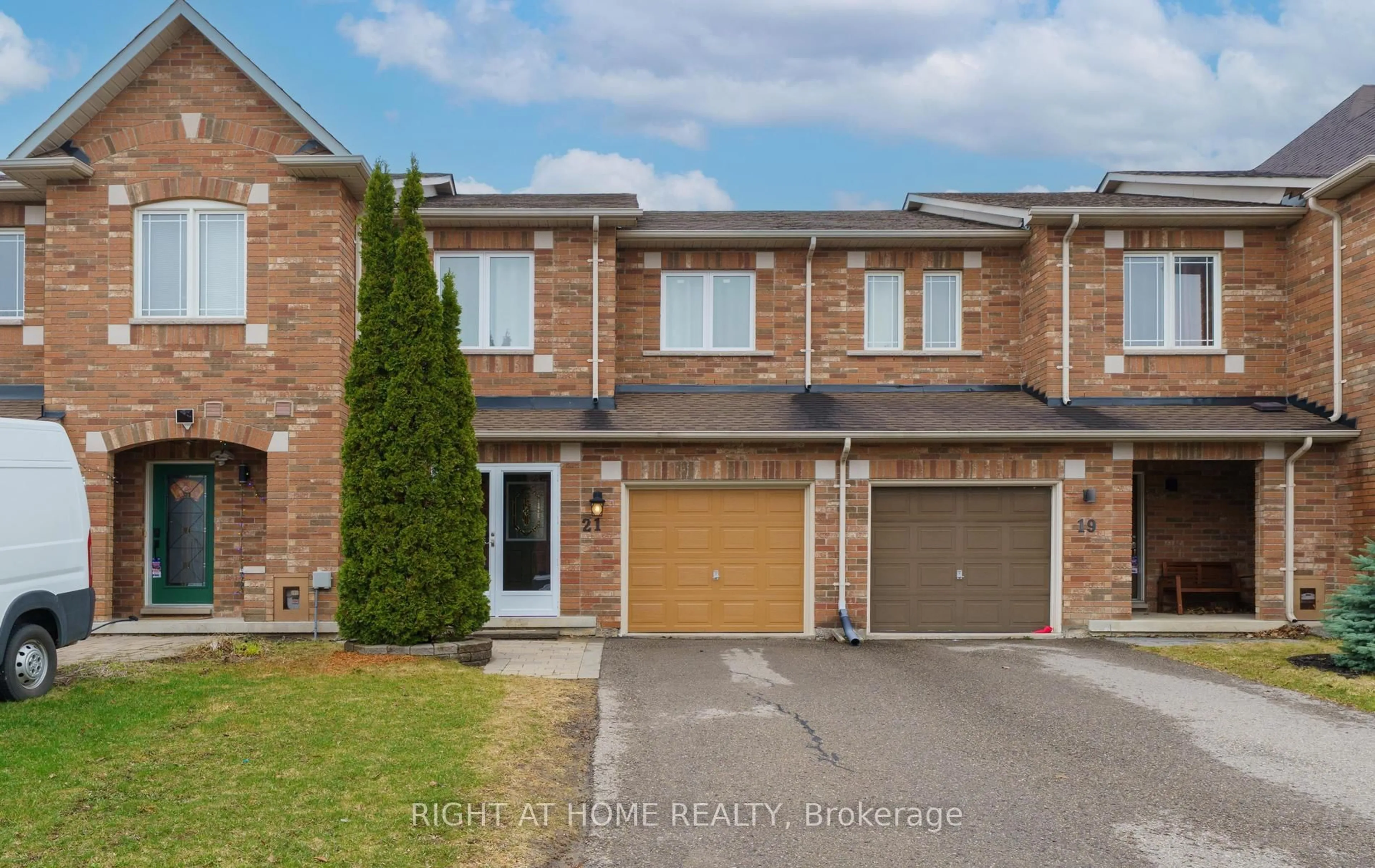 Home with brick exterior material, street for 21 Marshview Ave, Aurora Ontario L4G 7W2
