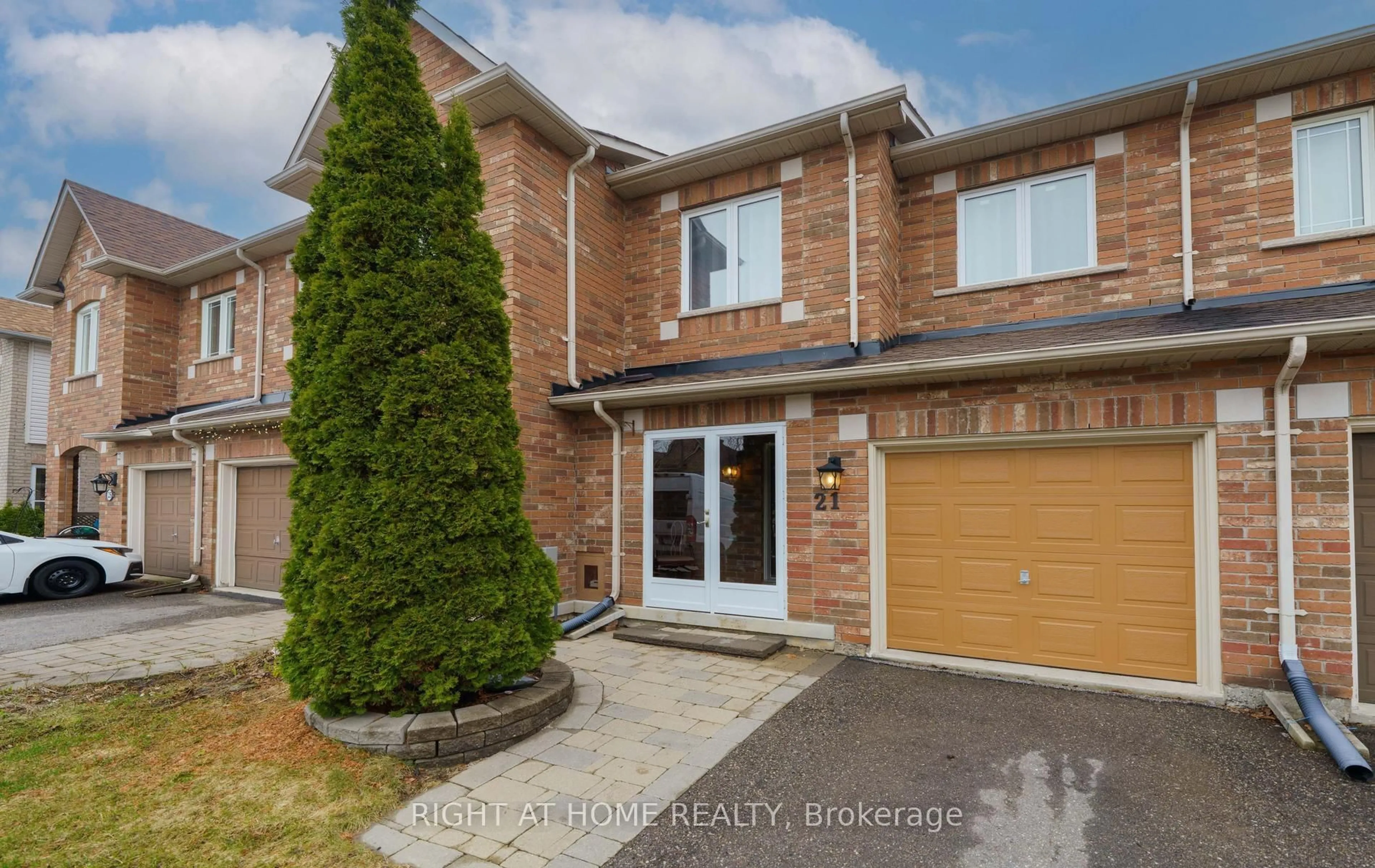 Home with brick exterior material, street for 21 Marshview Ave, Aurora Ontario L4G 7W2