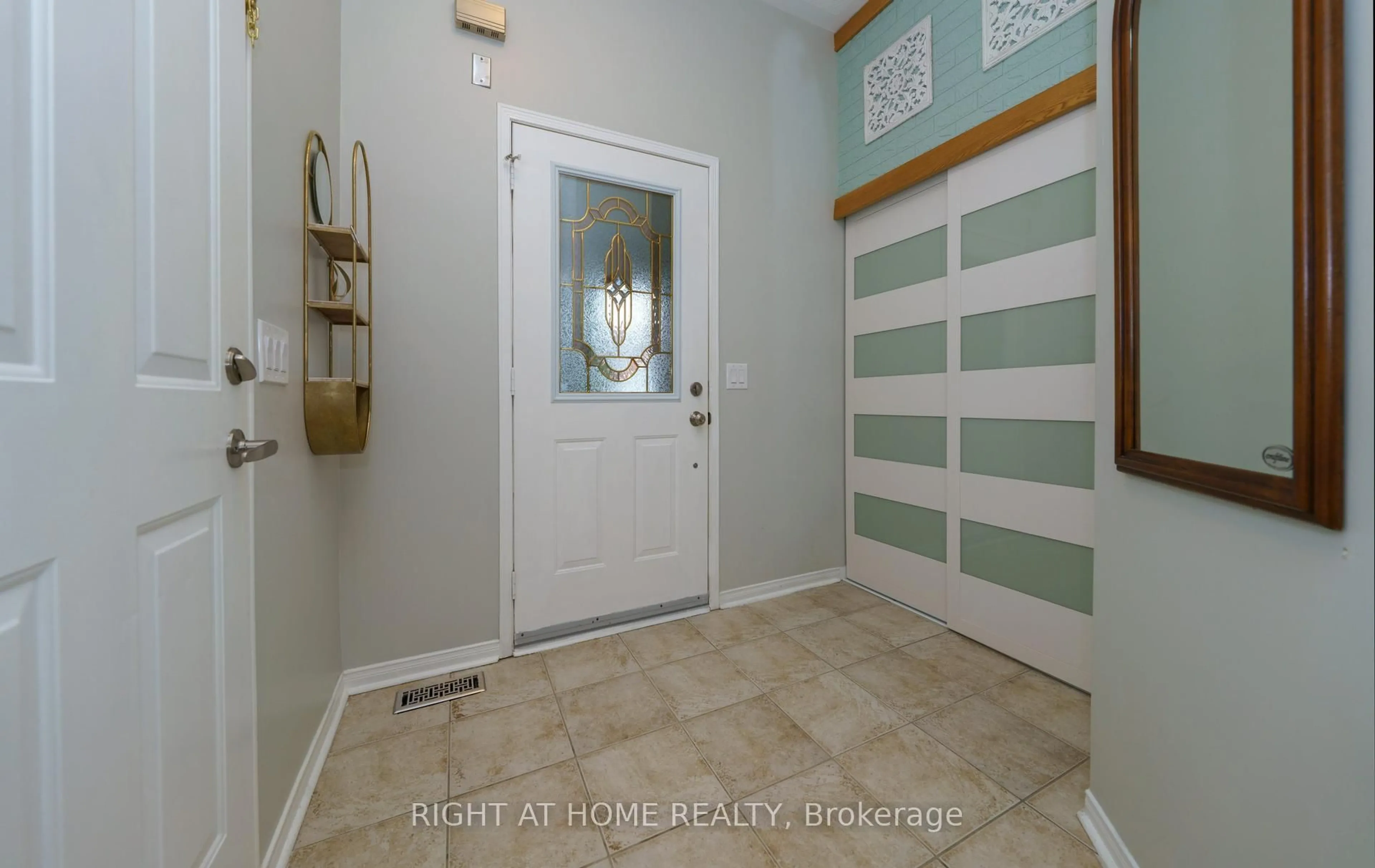 Indoor entryway for 21 Marshview Ave, Aurora Ontario L4G 7W2
