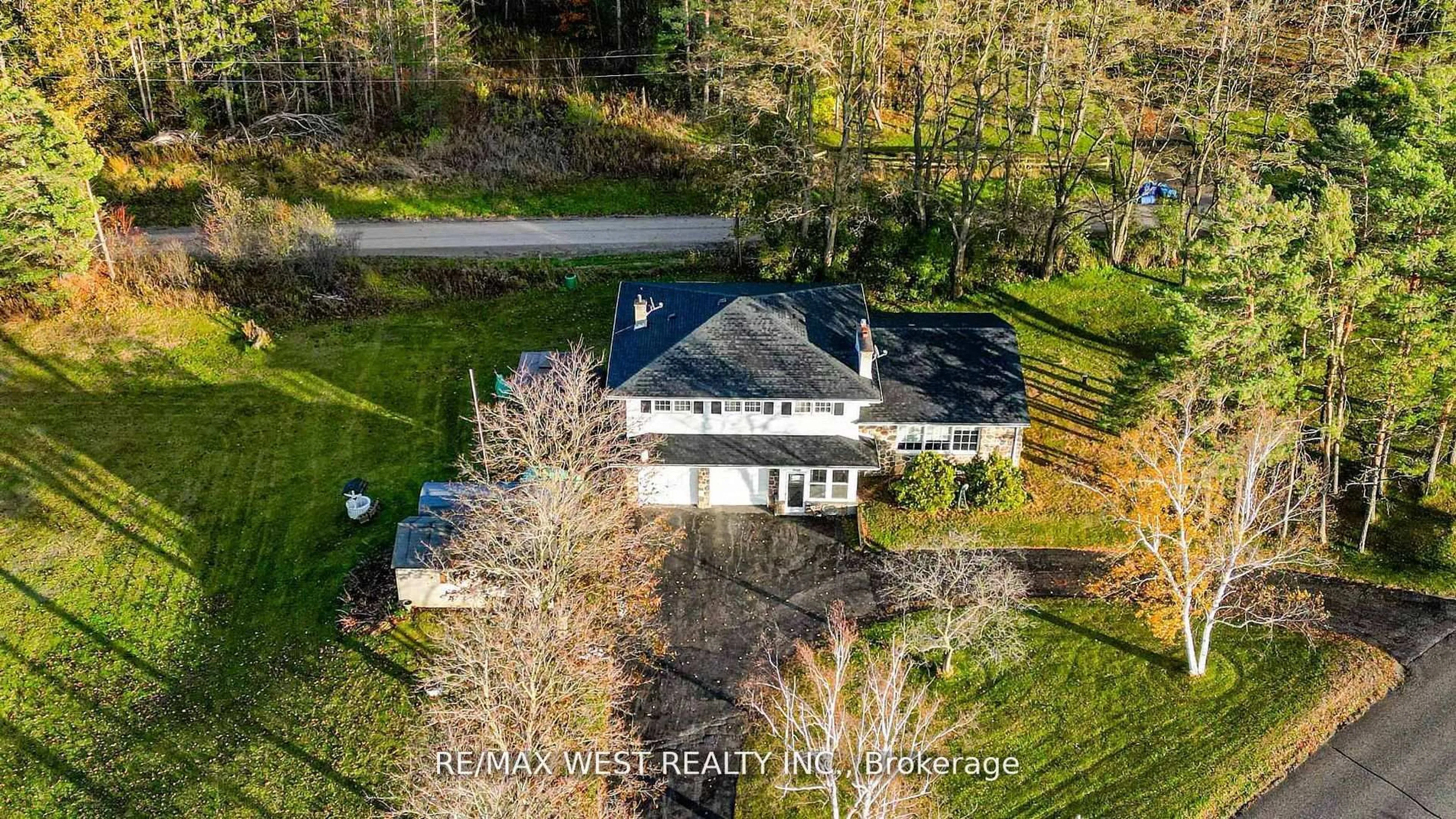 A pic from outside/outdoor area/front of a property/back of a property/a pic from drone, water/lake/river/ocean view for 5949 Concession 6 Rd, Uxbridge Ontario L9P 0L6