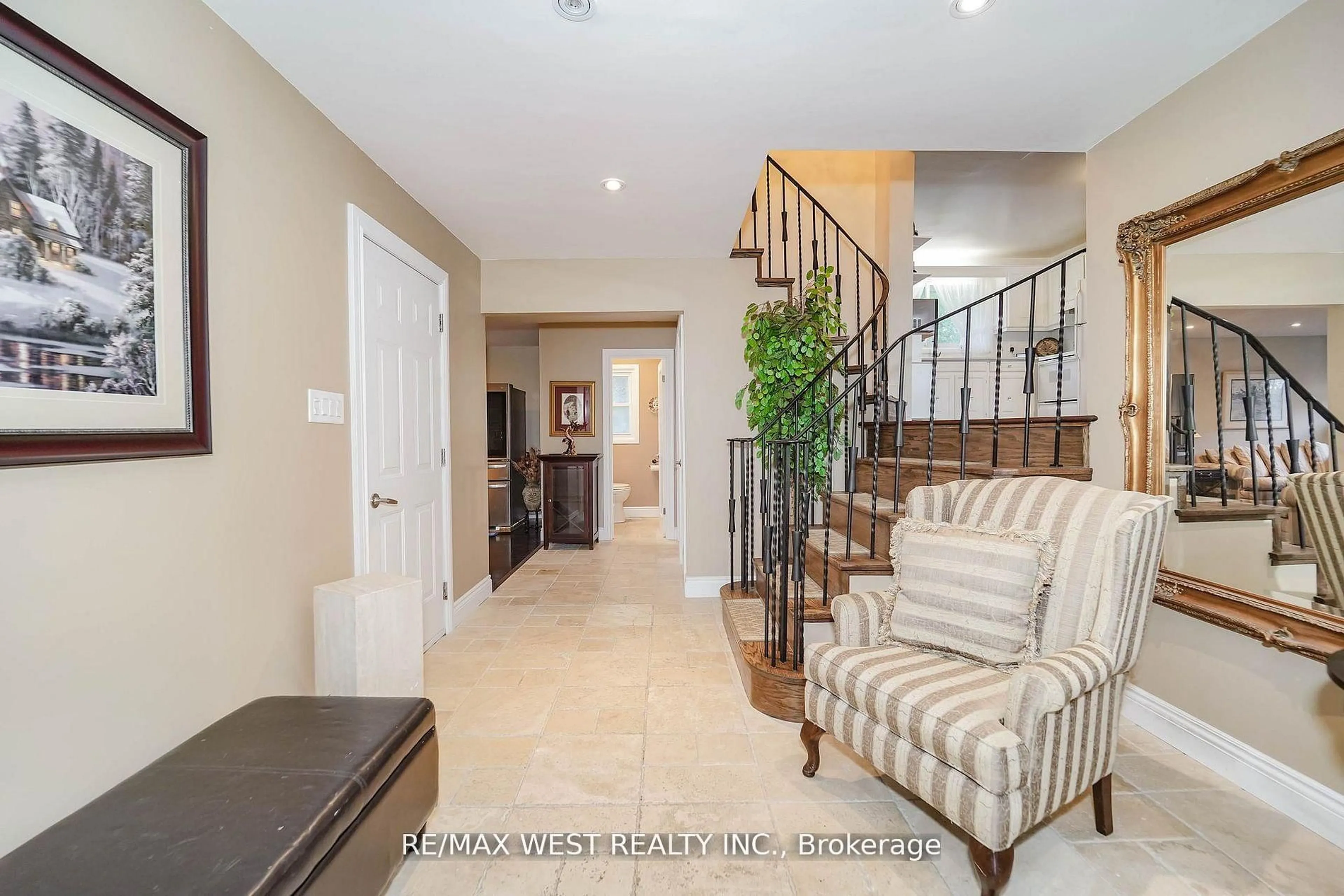 Indoor entryway for 5949 Concession 6 Rd, Uxbridge Ontario L9P 0L6