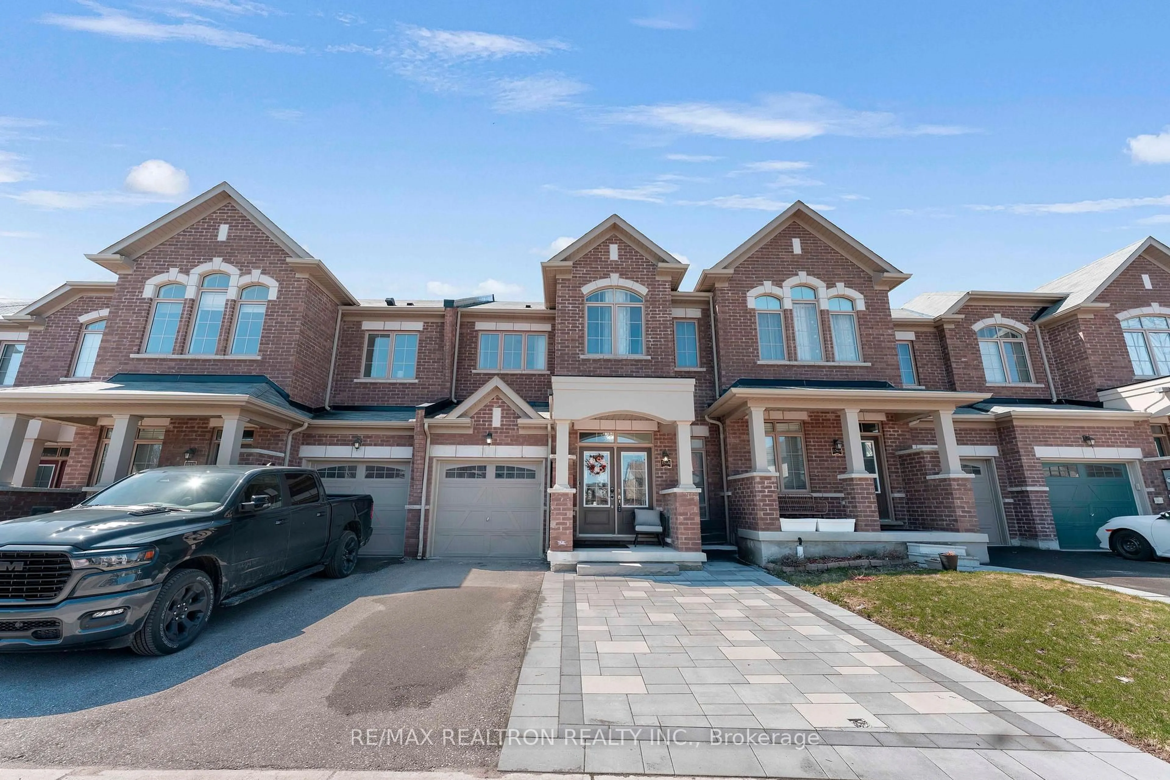 Home with brick exterior material, street for 1514 McRoberts Cres, Innisfil Ontario L9S 4R7