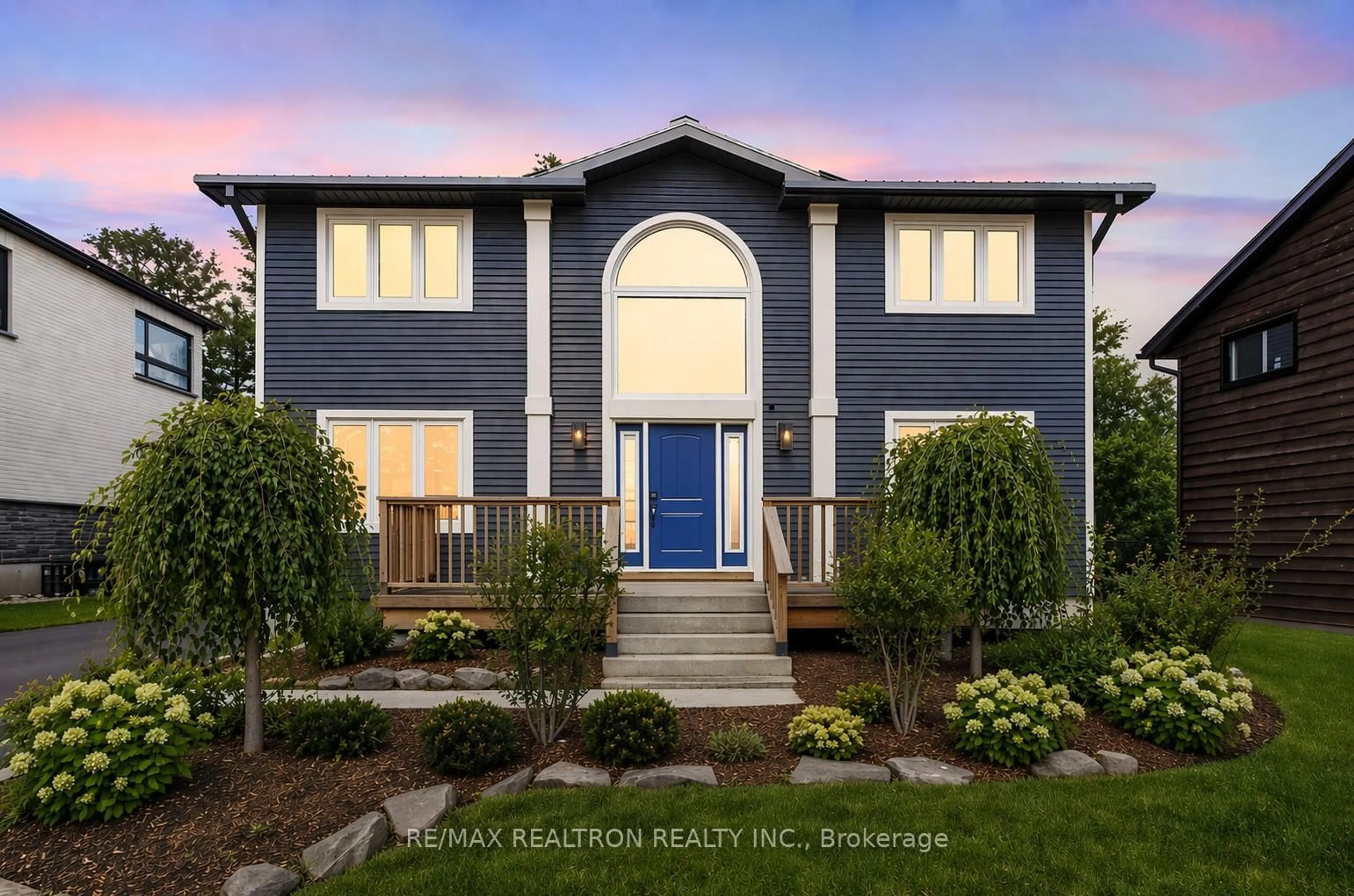 Home with vinyl exterior material, street for 860 Blackwoods Ave, Innisfil Ontario L9S 1S8