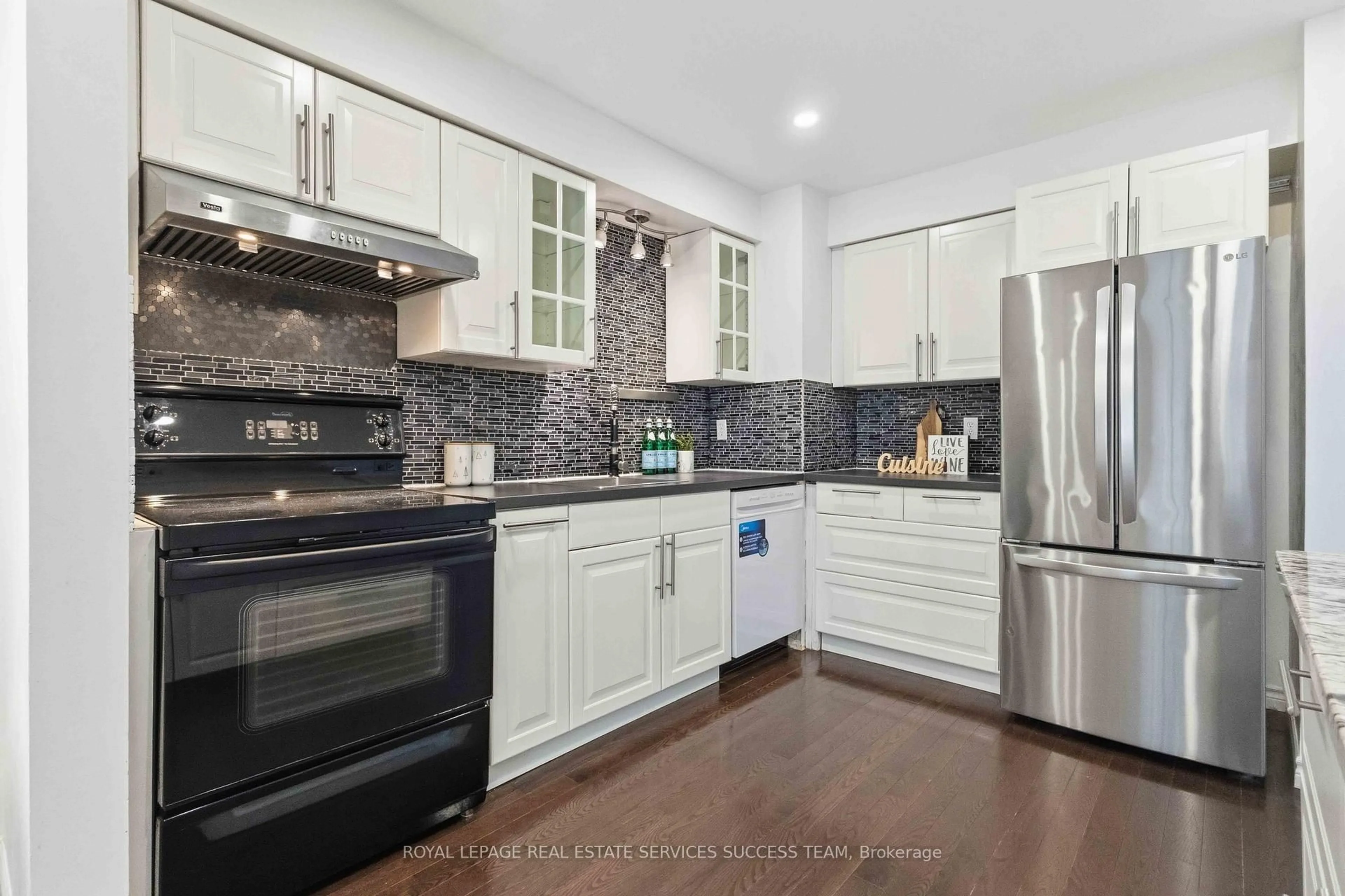 Unknown for 31 Thatcher's Mill Way, Markham Ontario L3P 3T2