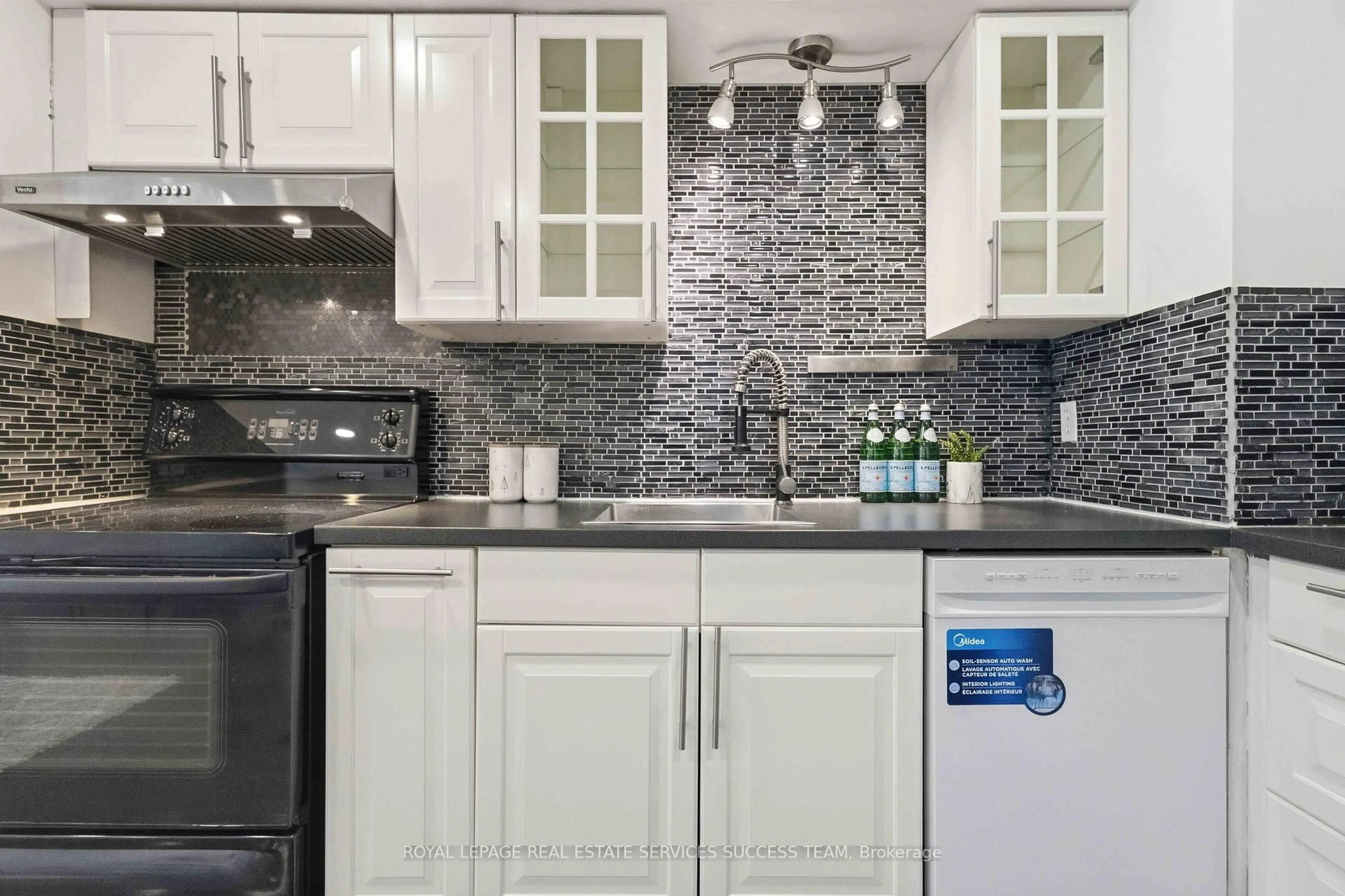 Unknown for 31 Thatcher's Mill Way, Markham Ontario L3P 3T2