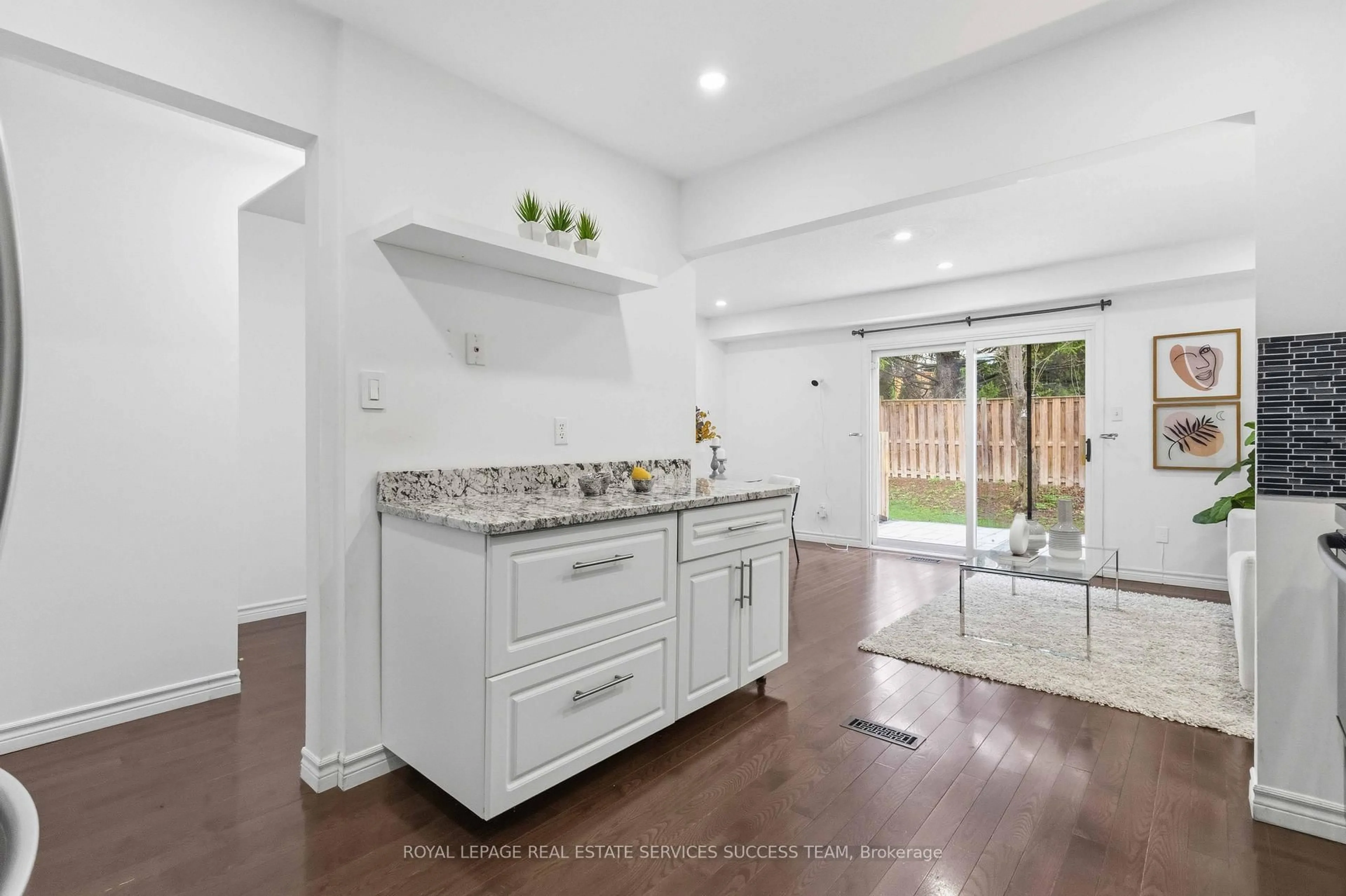 Open concept kitchen, ceramic/tile floor for 31 Thatcher's Mill Way, Markham Ontario L3P 3T2