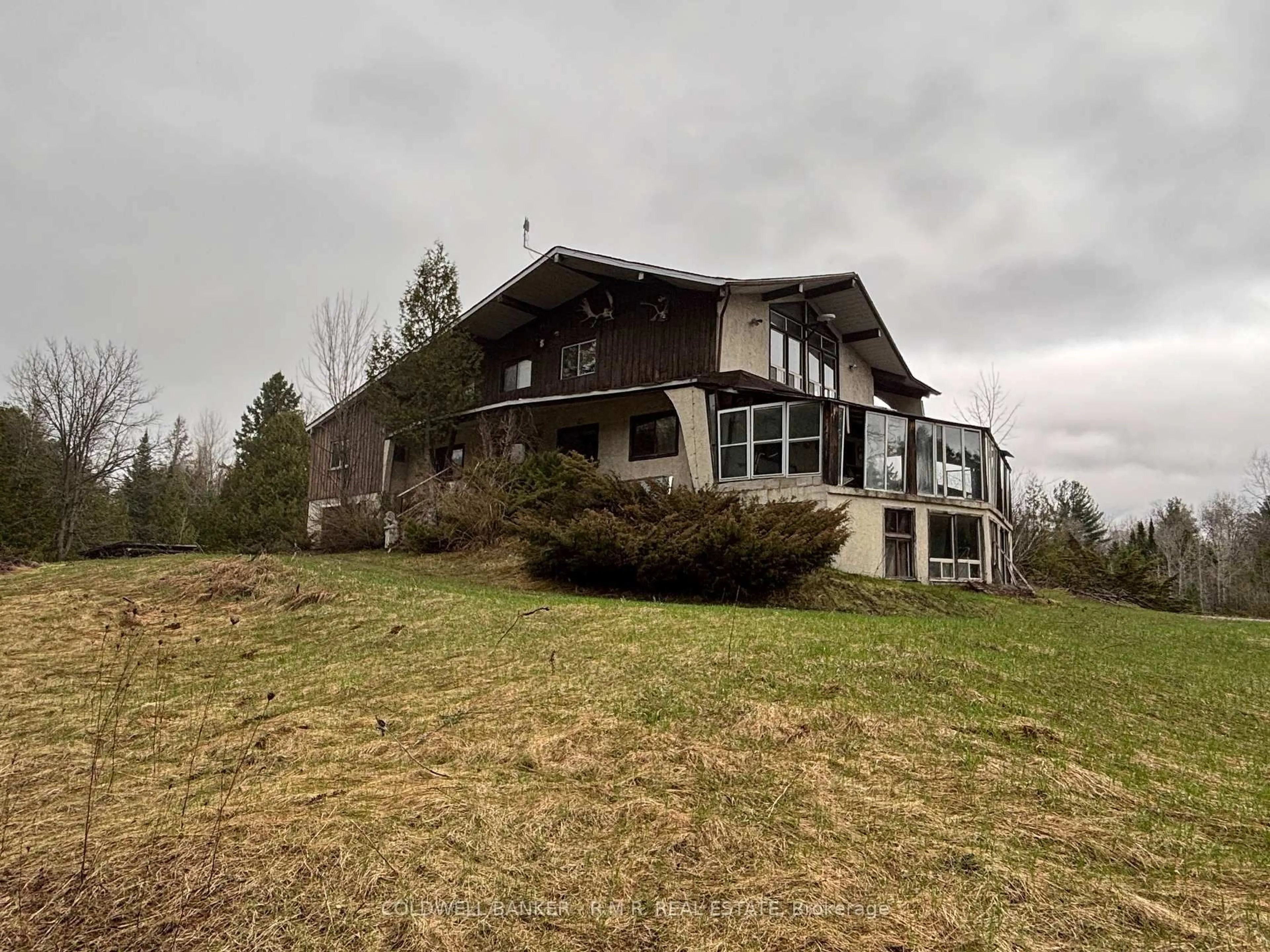 A pic from outside/outdoor area/front of a property/back of a property/a pic from drone, building for 11369 and 11501 Concession Rd 3 Rd, Uxbridge Ontario L0E 1T0