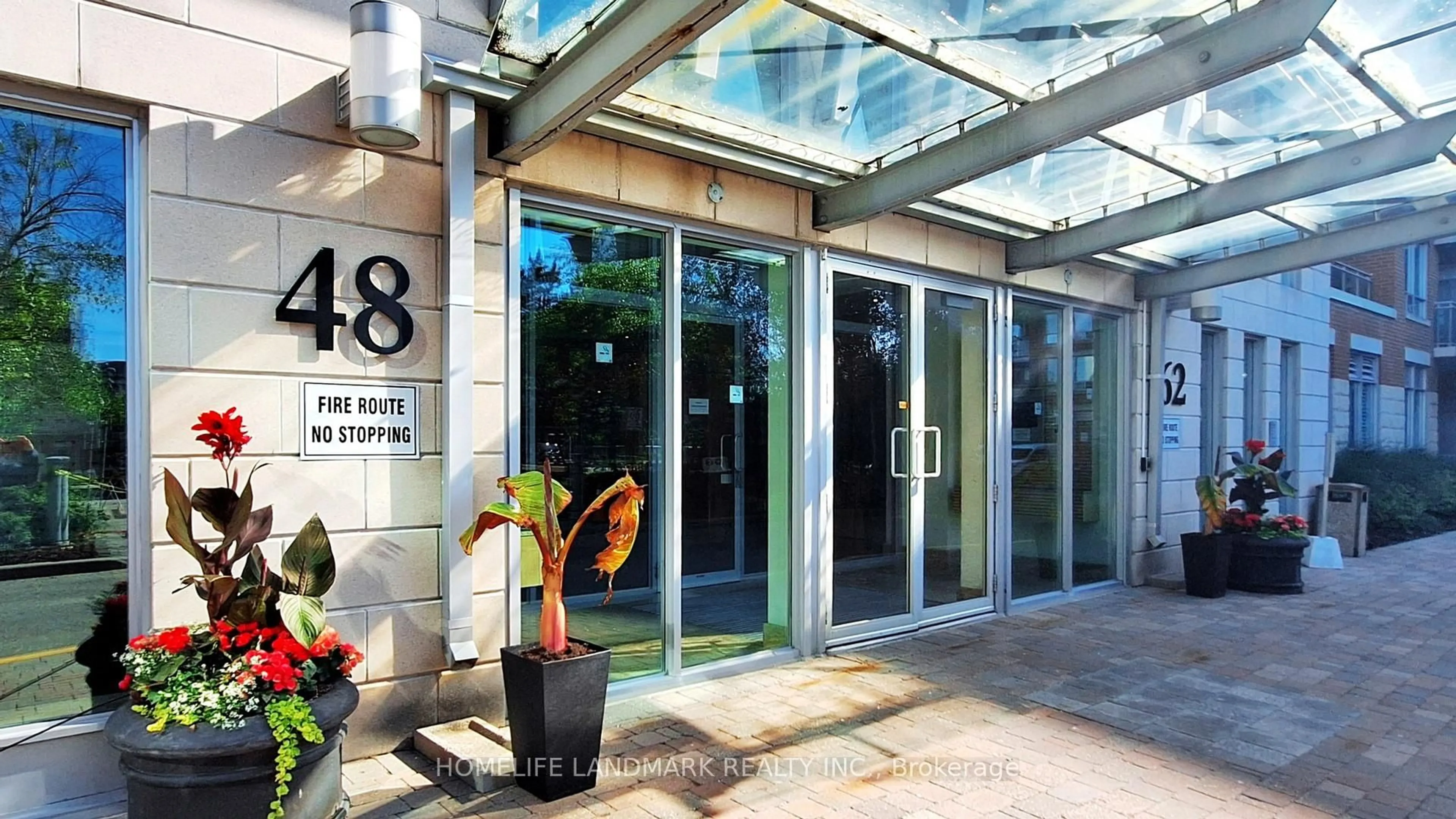 Indoor foyer for 48 Suncrest Blvd #912, Markham Ontario L3T 7Y5