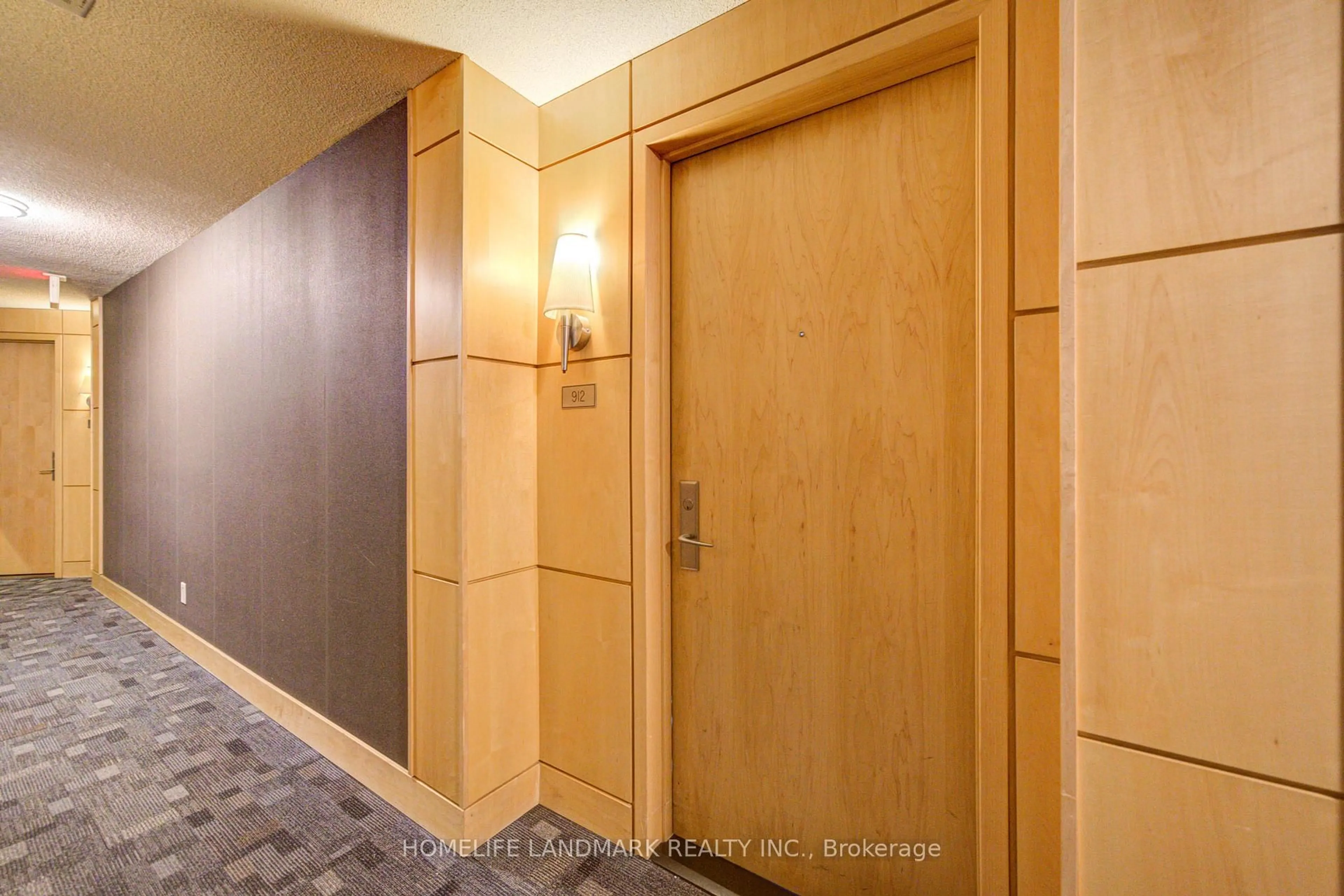 Indoor foyer for 48 Suncrest Blvd #912, Markham Ontario L3T 7Y5