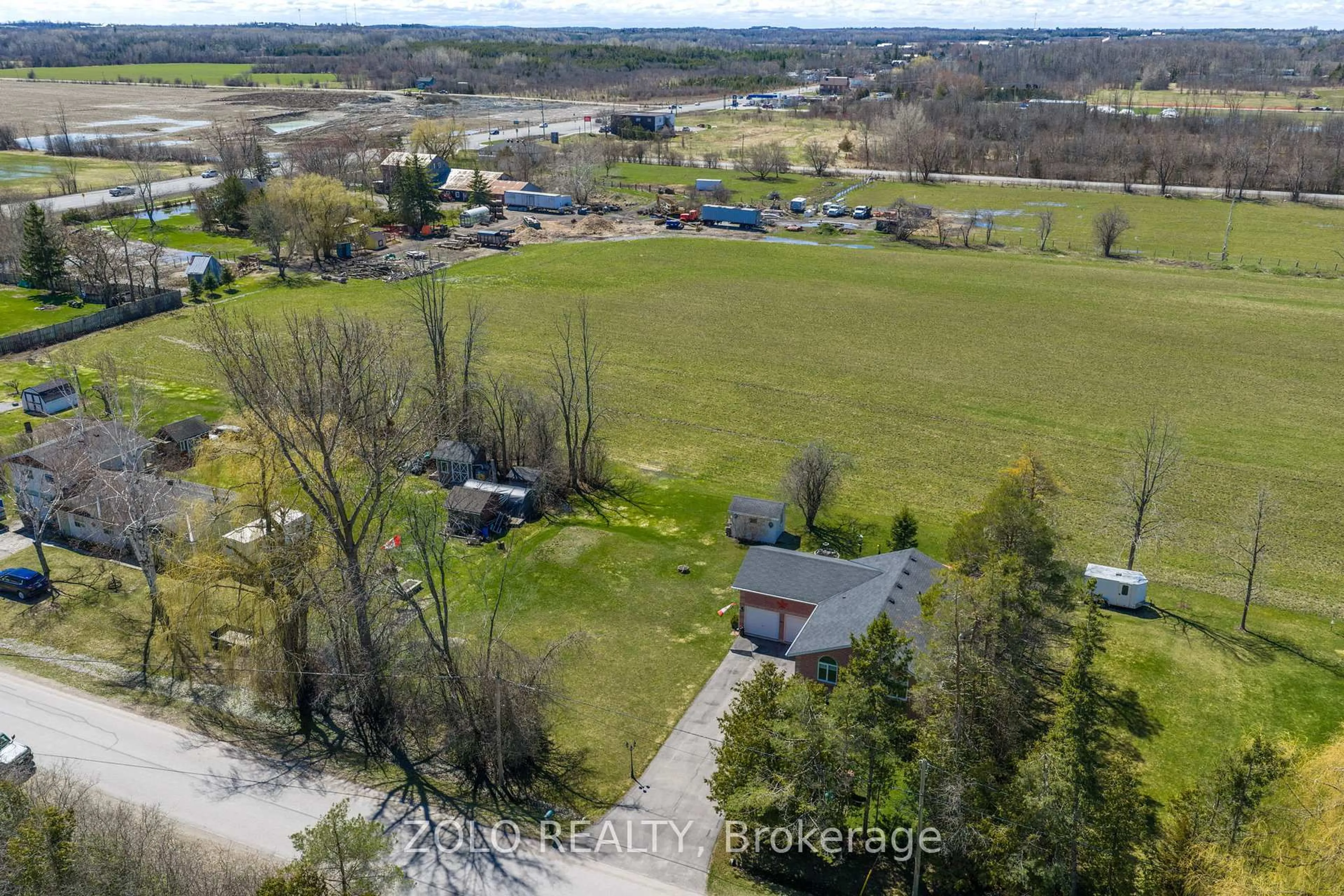 A pic from outside/outdoor area/front of a property/back of a property/a pic from drone, unknown for 30 Sunset Beach Rd, Georgina Ontario L0E 1N0