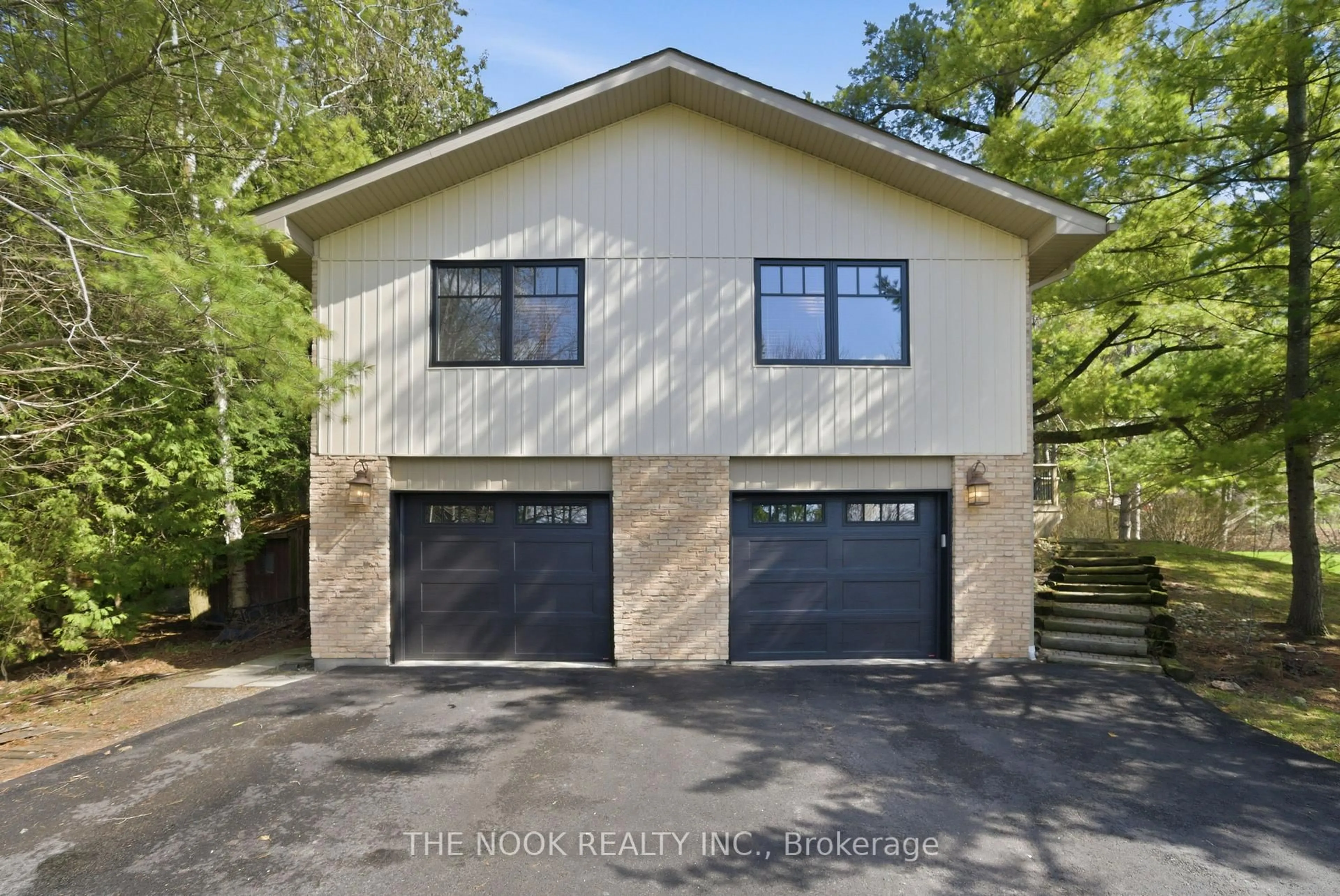 Indoor garage for 77 Cook Dr, King Ontario L7B 0E6