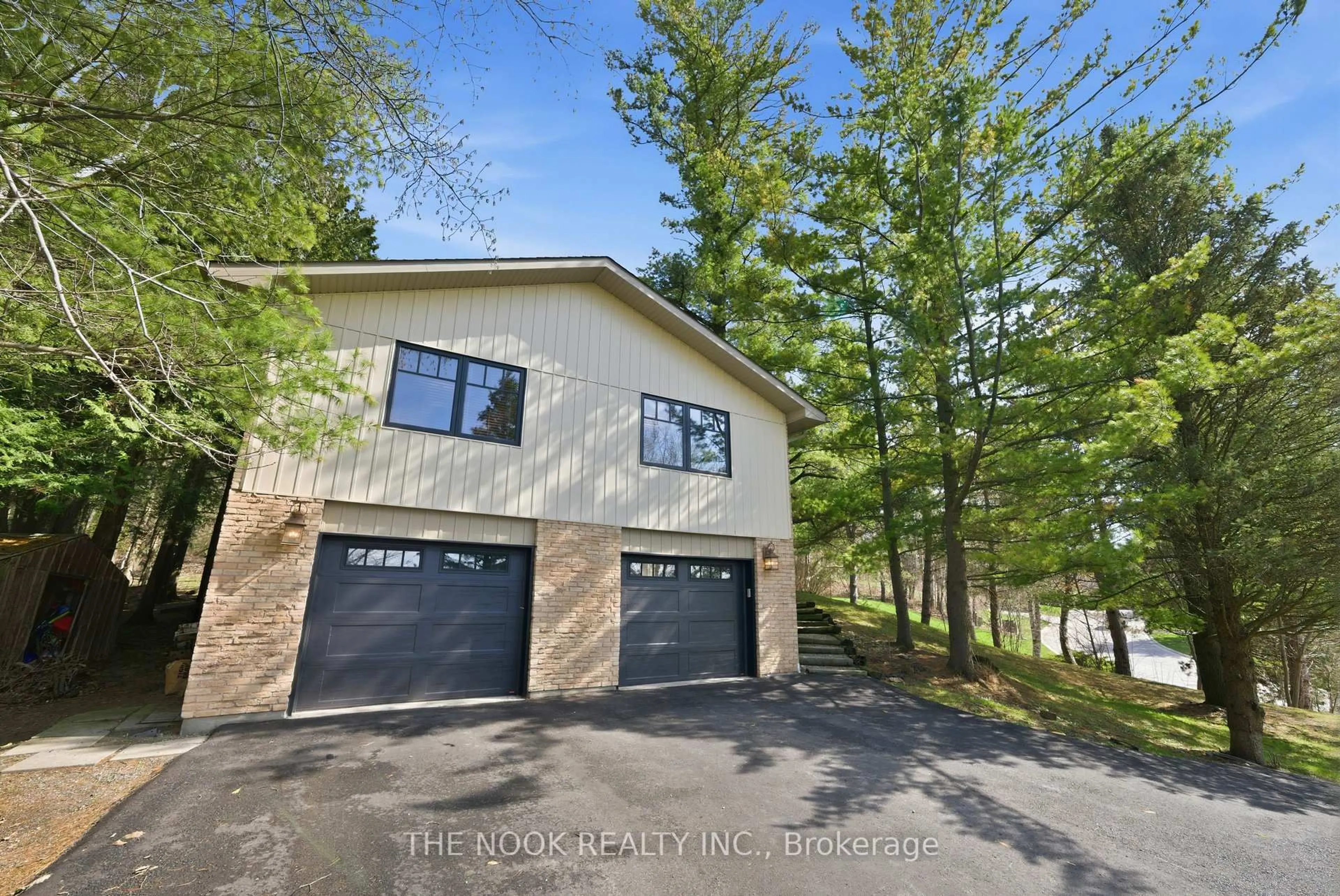 Unknown for 77 Cook Dr, King Ontario L7B 0E6