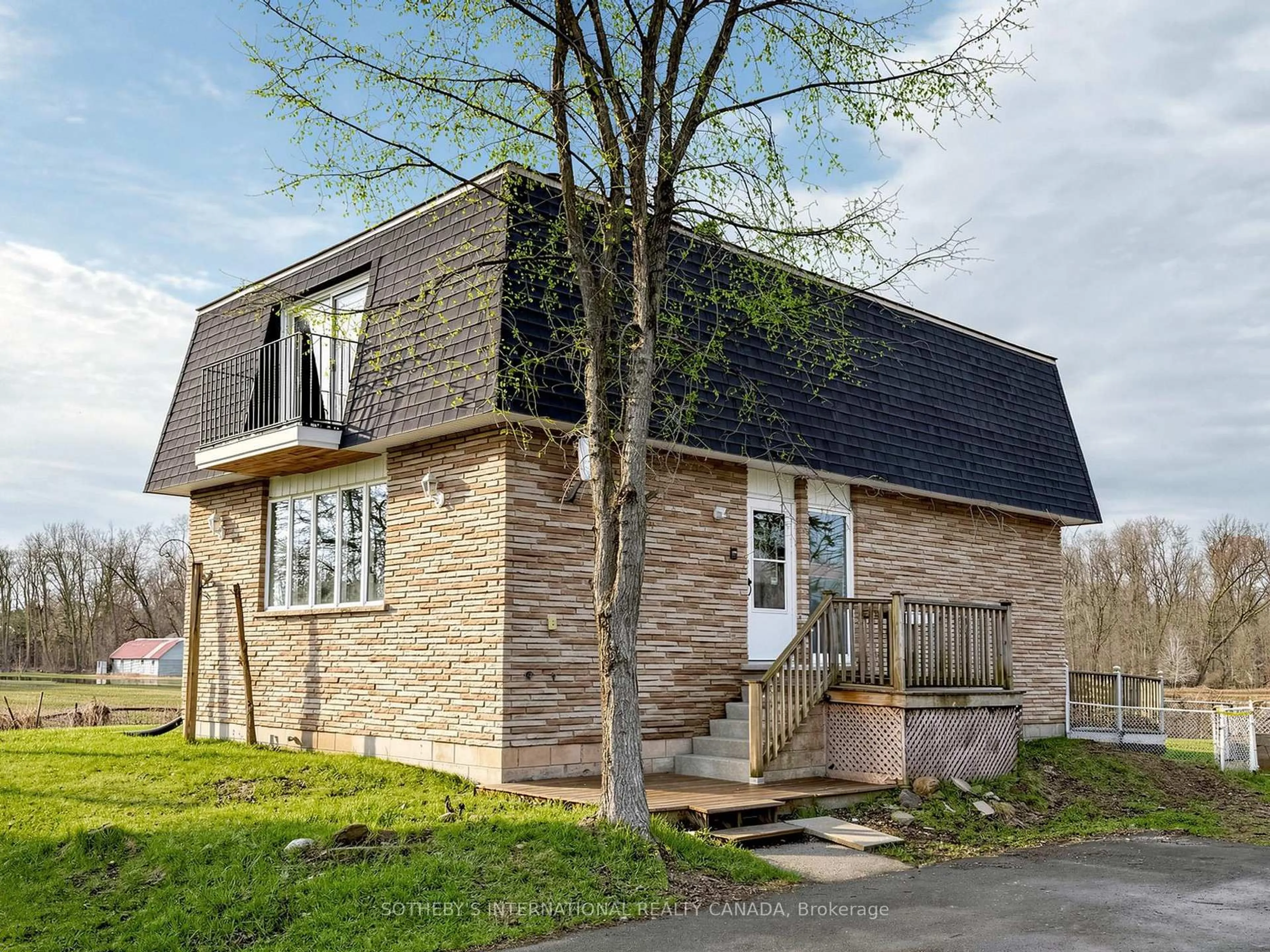 Home with brick exterior material, street for 3520 89 Highway, Innisfil Ontario L0L 1L0