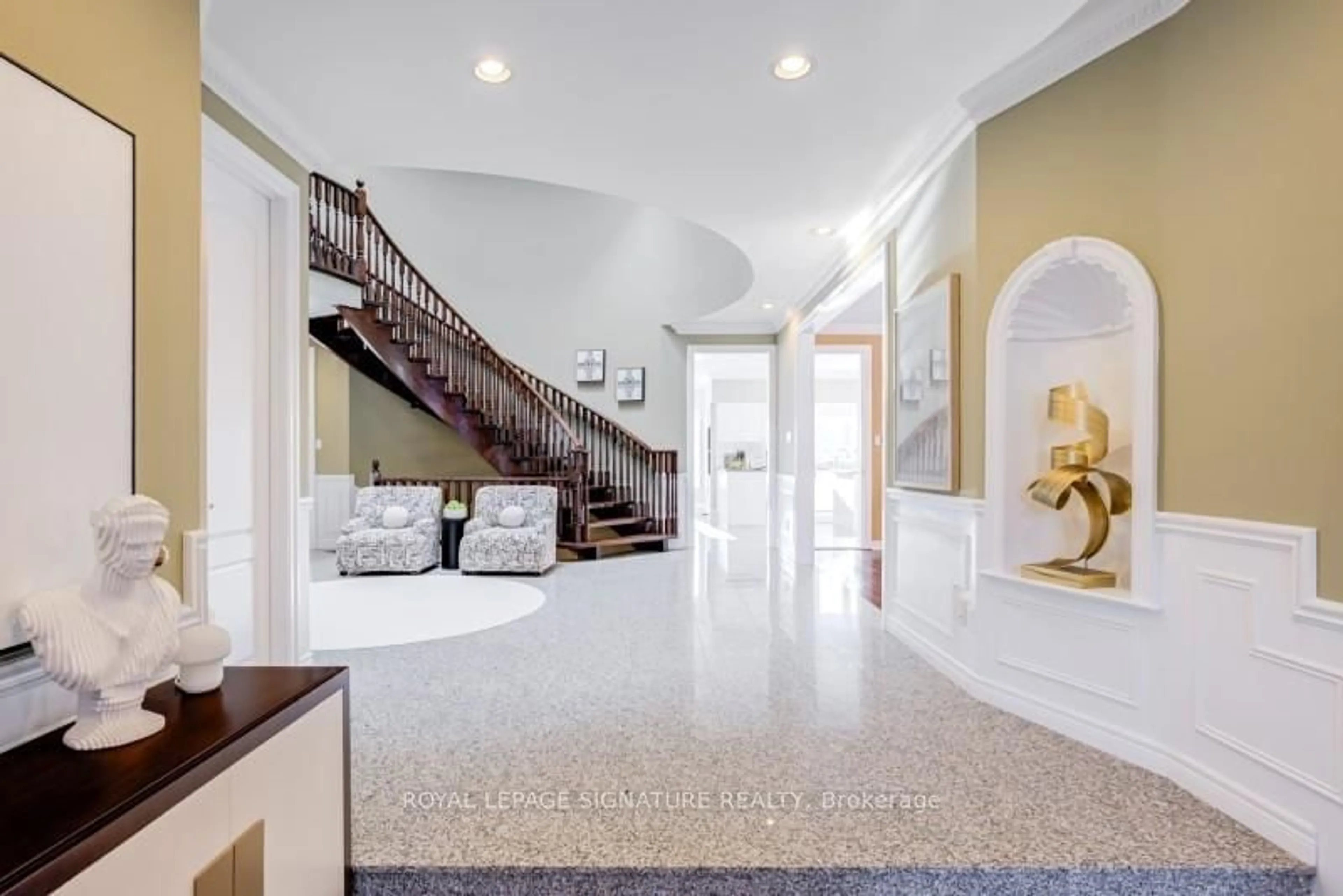 Indoor foyer for 140 Boake Tr, Richmond Hill Ontario L4B 3V8