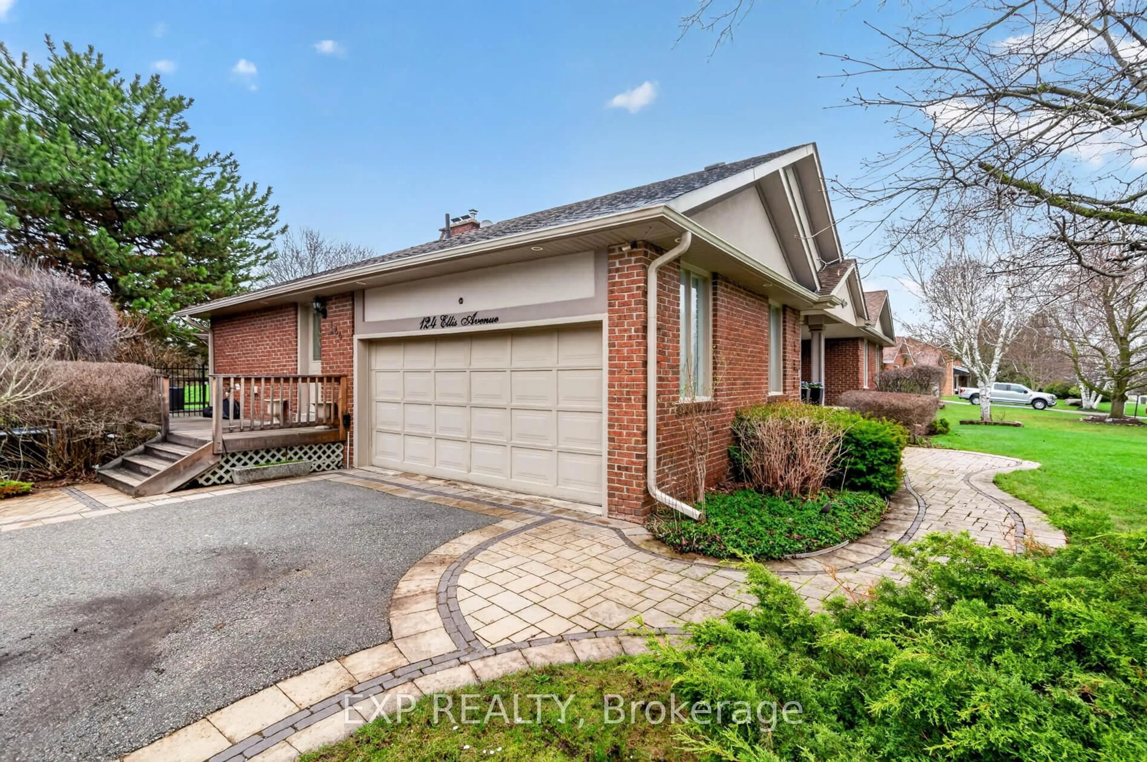Home with brick exterior material, street for 124 Ellis Ave, King Ontario L0G 1N0