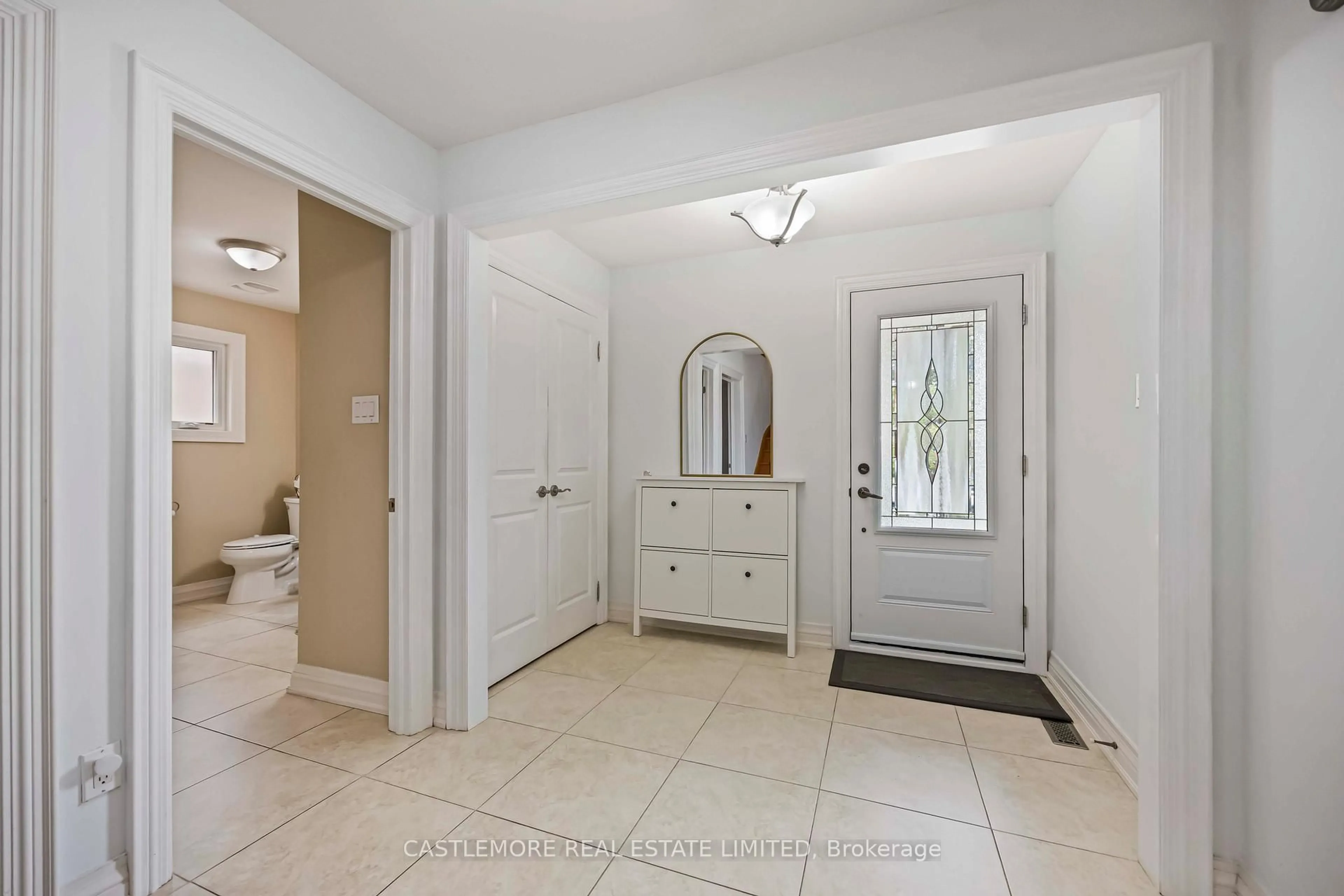 Indoor entryway for 119 Spring Town Rd, Vaughan Ontario L4L 8E6