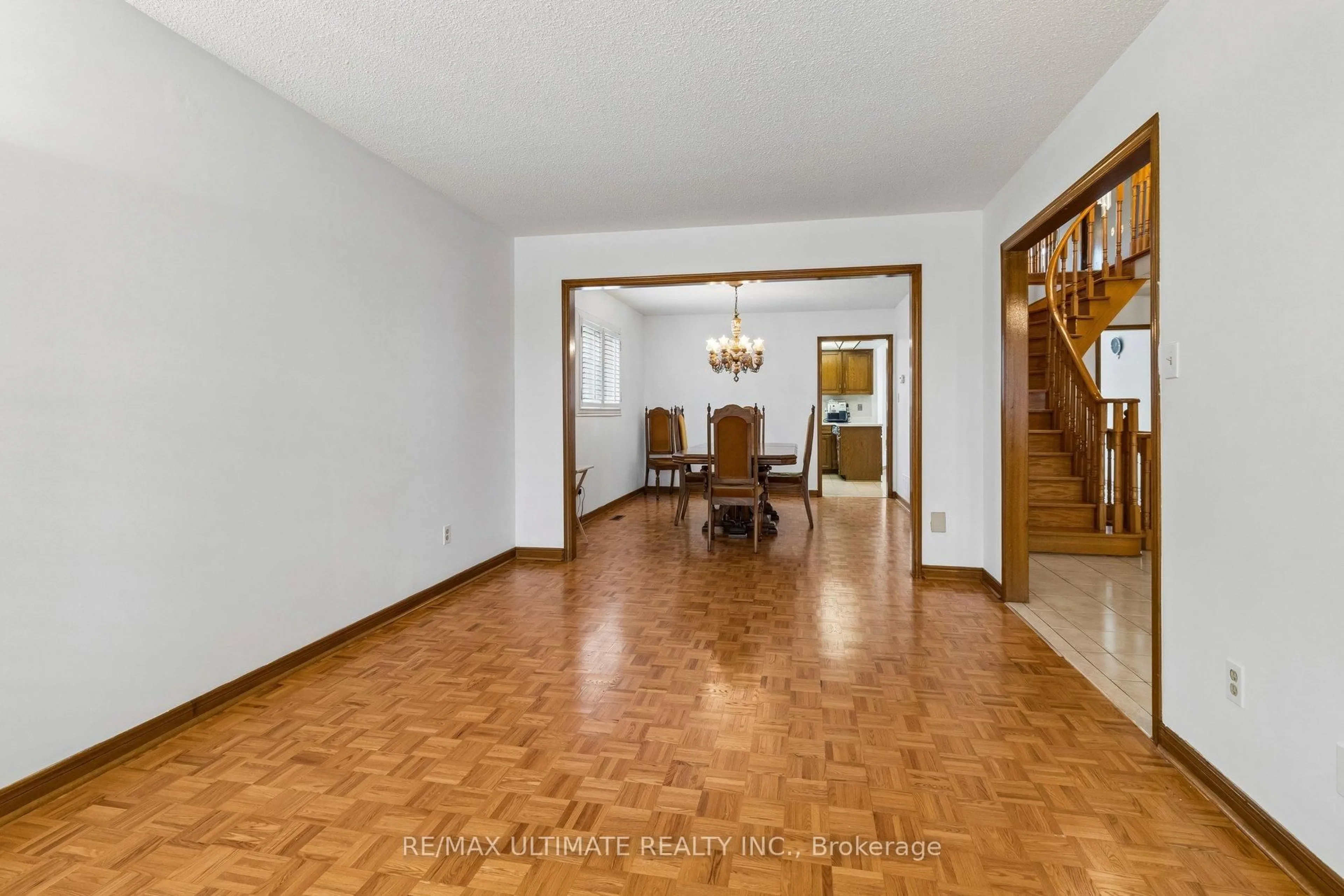 Indoor foyer for 149 Castlehill Rd, Vaughan Ontario L6A 1N7