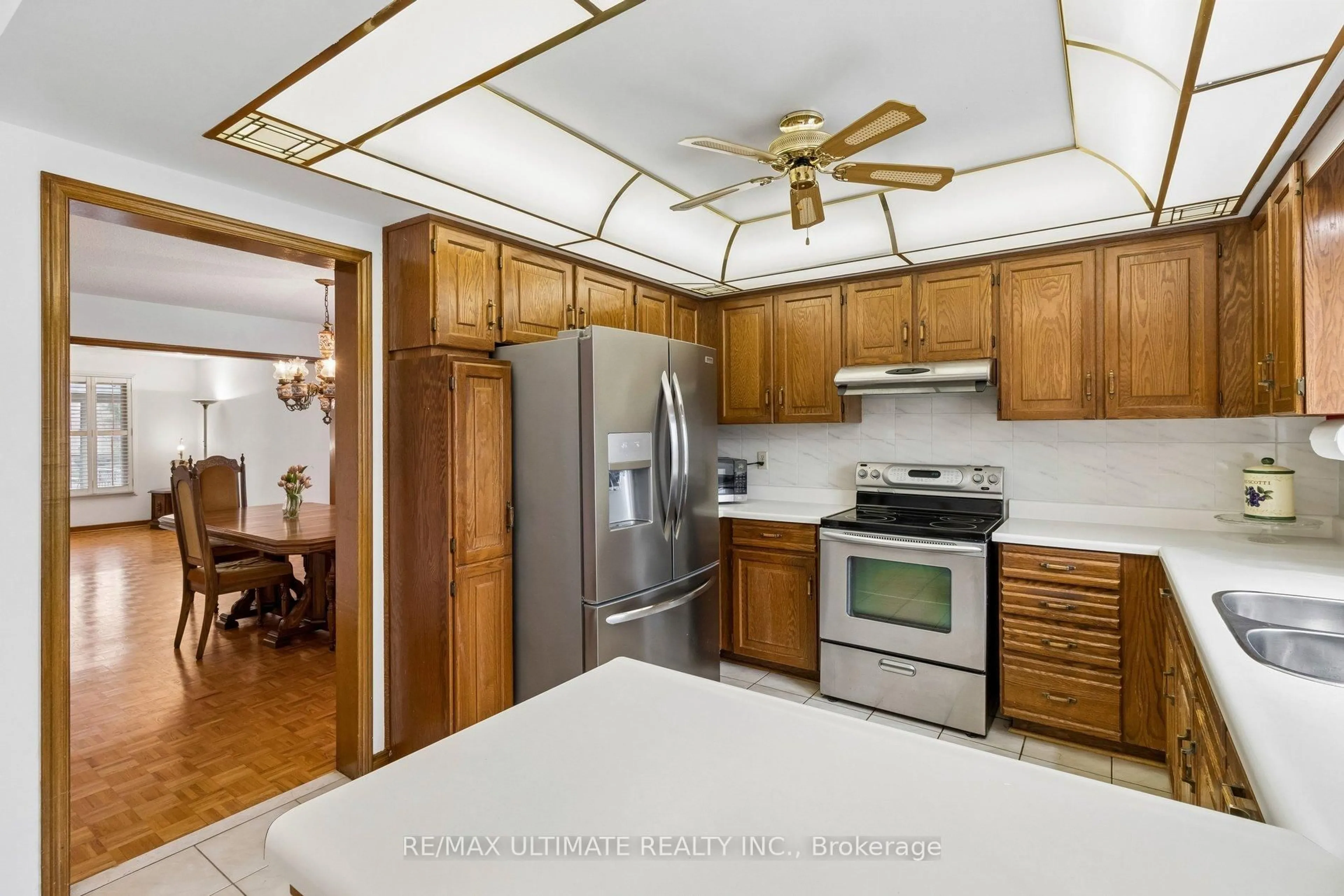 Standard kitchen, unknown for 149 Castlehill Rd, Vaughan Ontario L6A 1N7