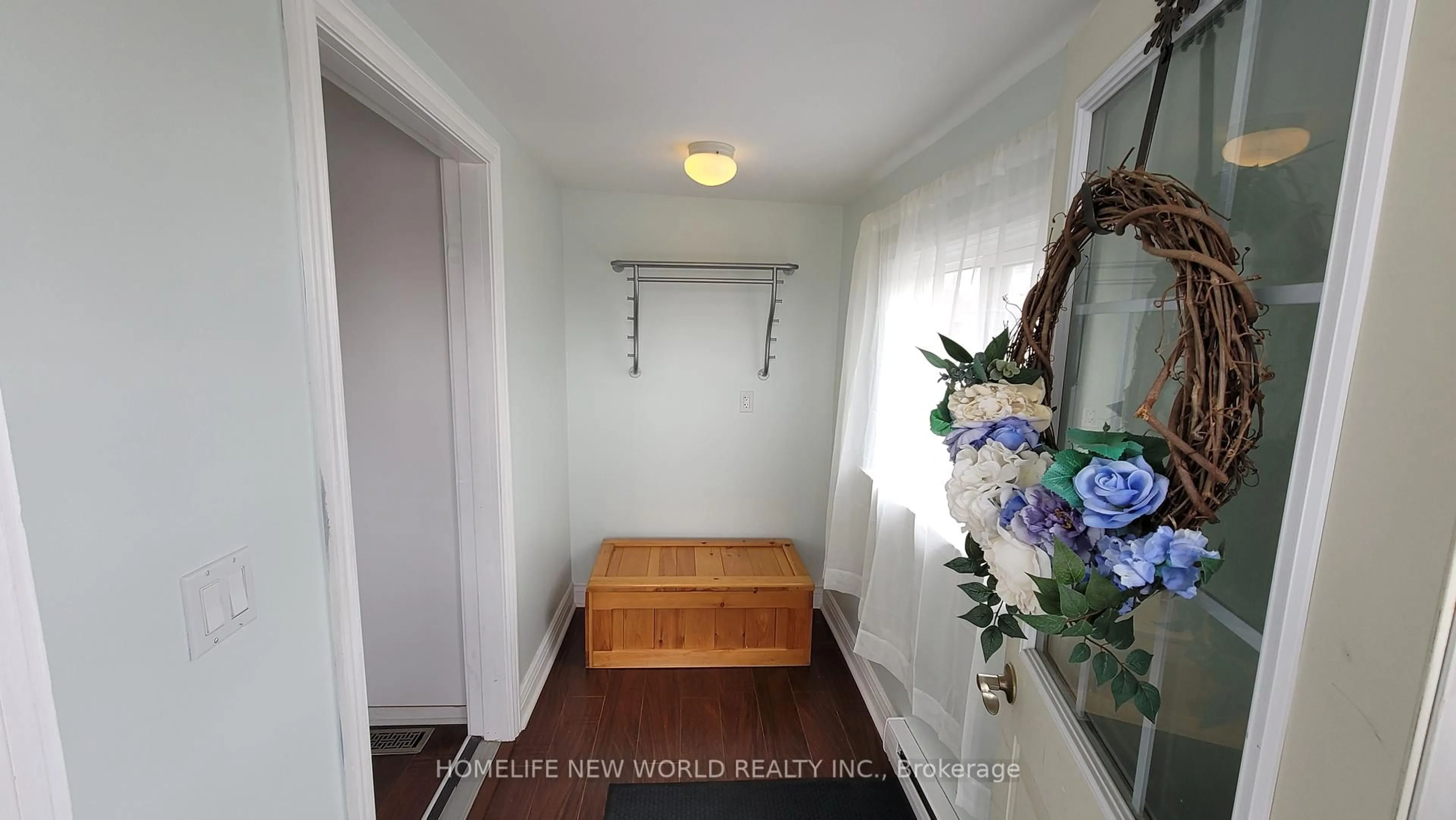 Indoor entryway for 67 Bingham St, Bradford West Gwillimbury Ontario L3Z 1X3