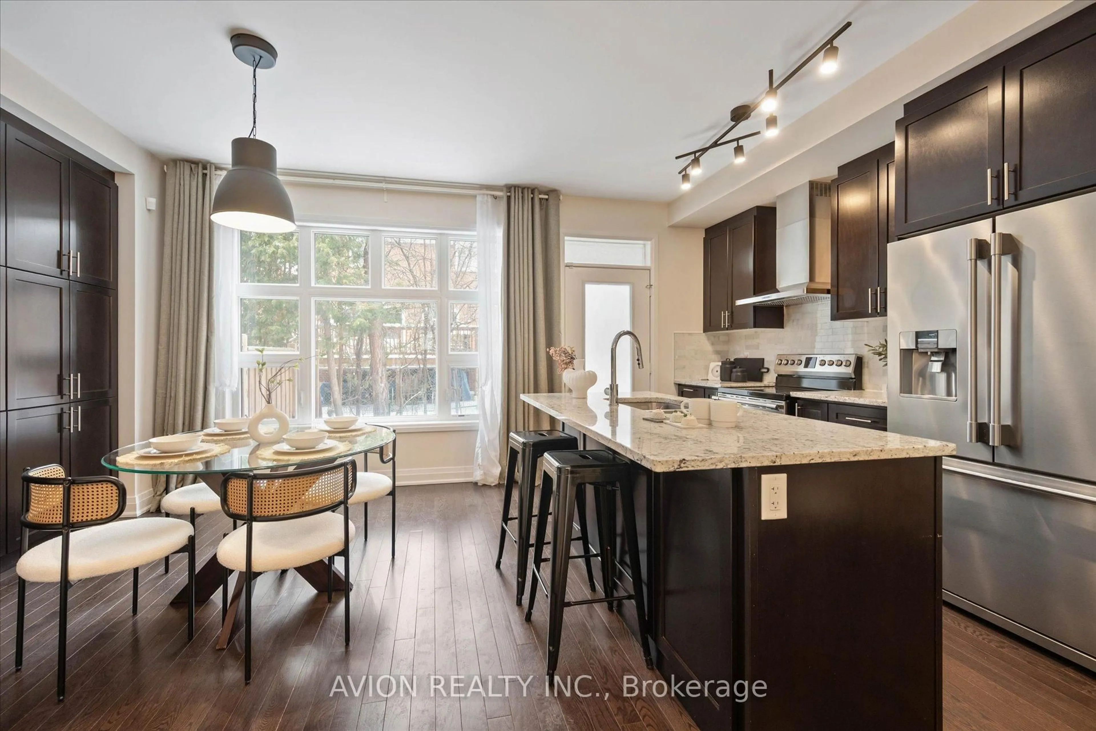 Open concept kitchen, wood/laminate floor for 42 Causland Lane, Richmond Hill Ontario L4S 0G5