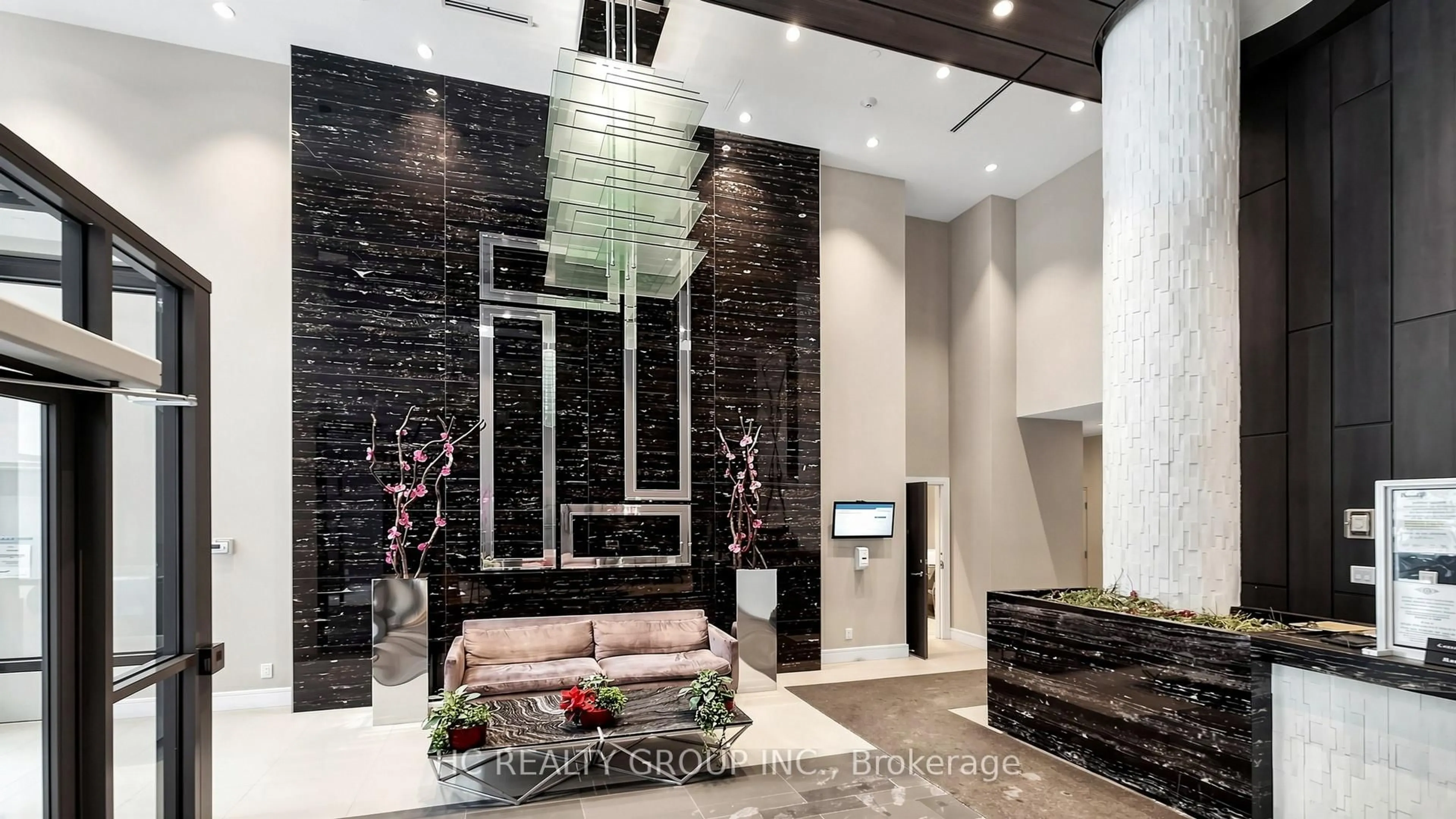 Lobby for 9205 Yonge St #907, Richmond Hill Ontario L4C 1V5