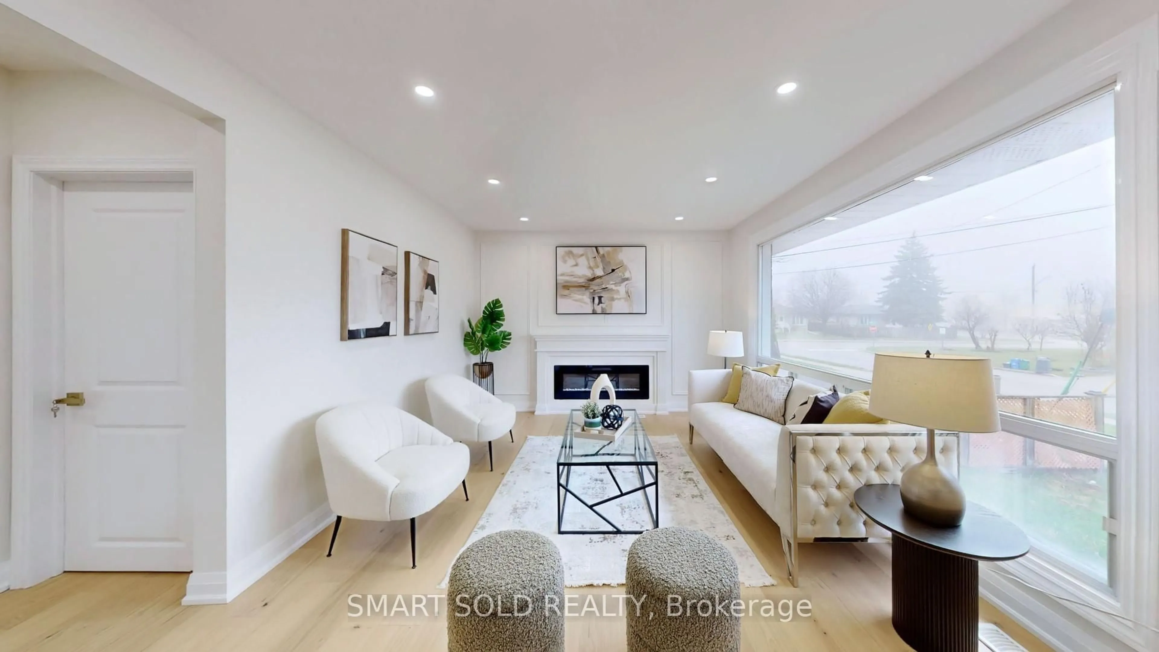 Living room with furniture, unknown for 439 Fernleigh Circ, Richmond Hill Ontario L4C 1E5