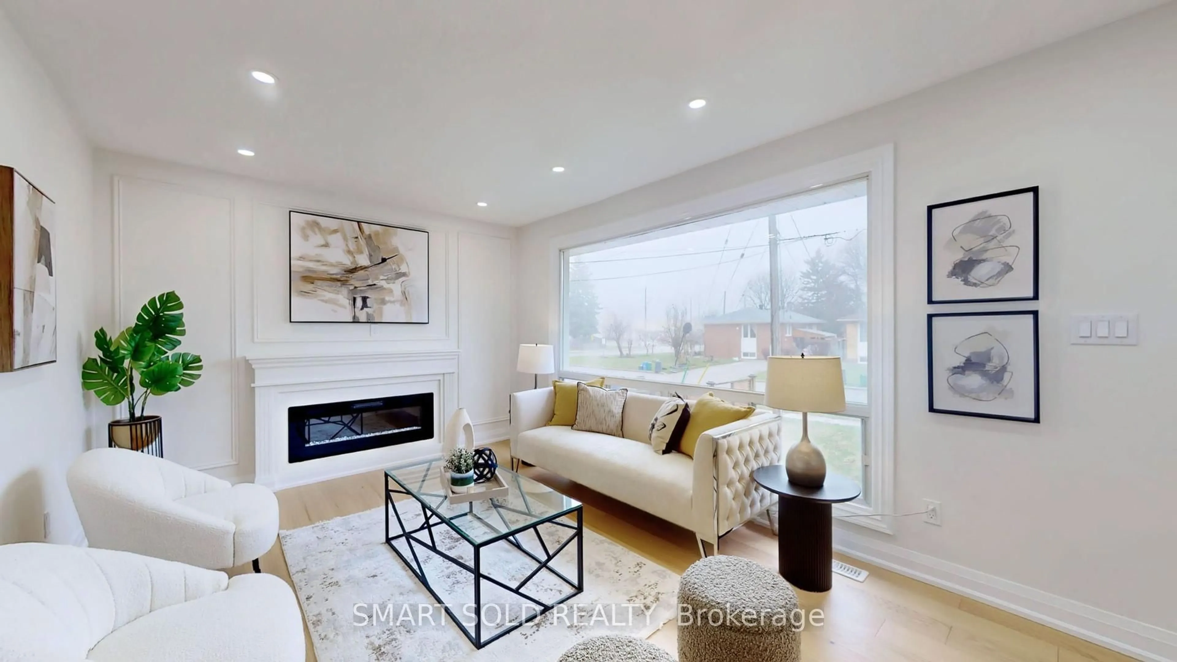 Living room with furniture, wood/laminate floor for 439 Fernleigh Circ, Richmond Hill Ontario L4C 1E5