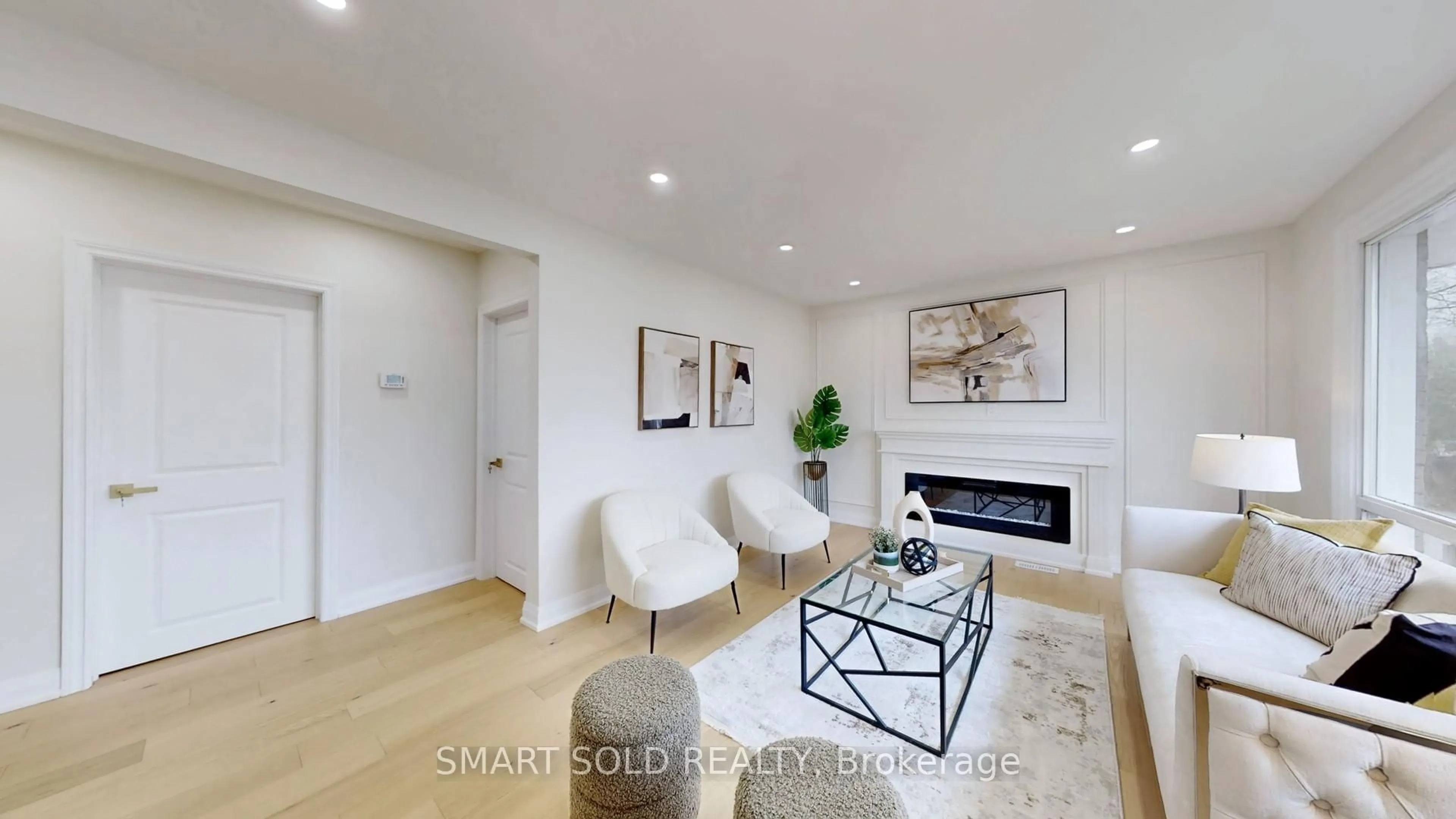 Living room with furniture, wood/laminate floor for 439 Fernleigh Circ, Richmond Hill Ontario L4C 1E5