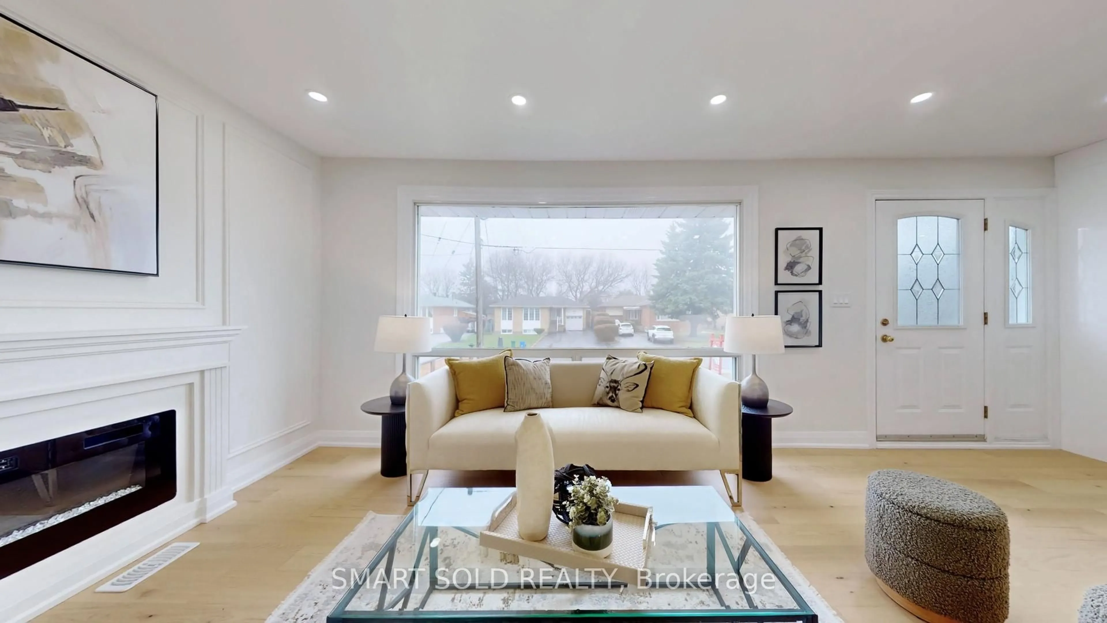 Living room with furniture, unknown for 439 Fernleigh Circ, Richmond Hill Ontario L4C 1E5