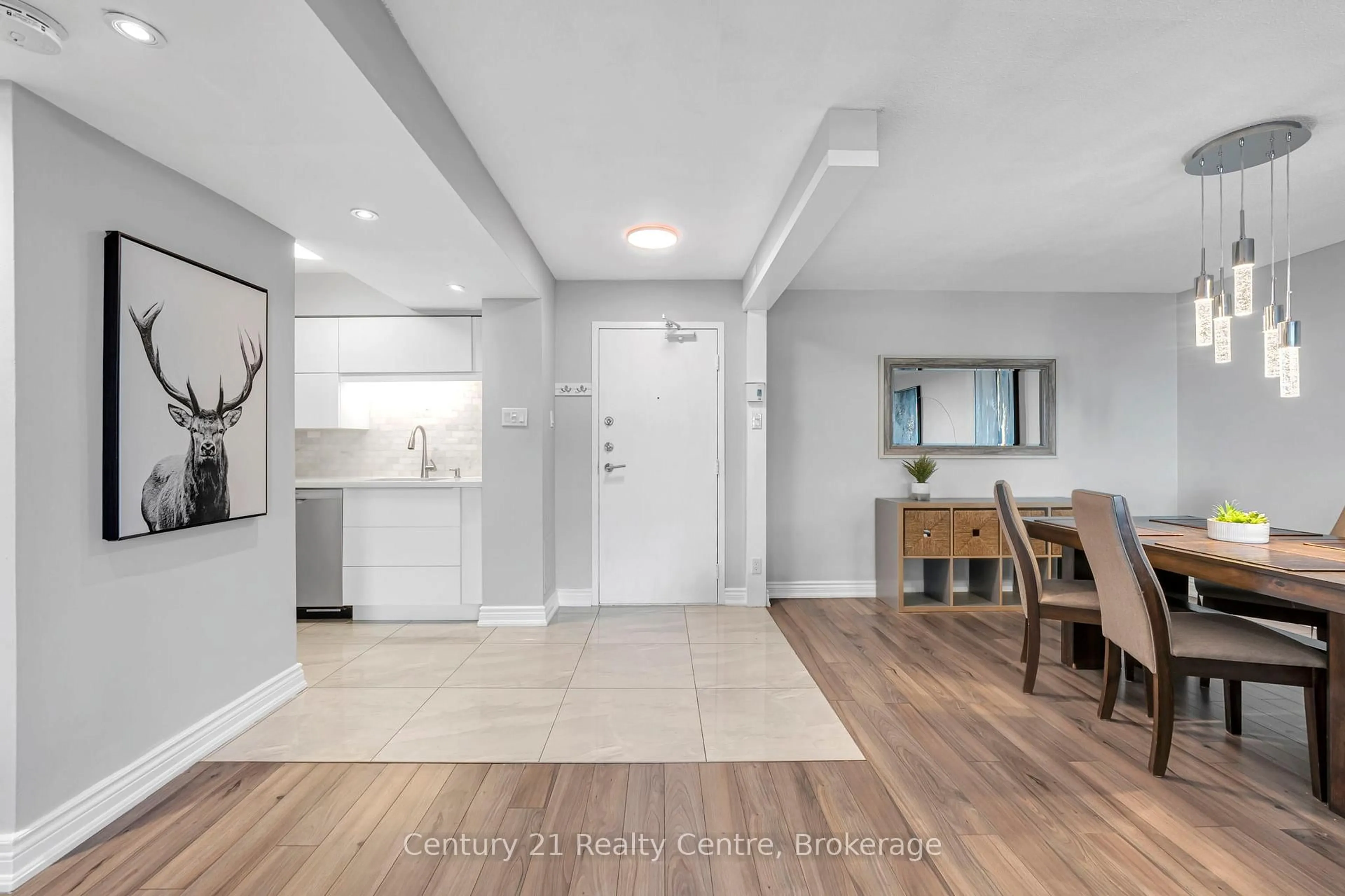 Indoor entryway for 1 Royal Orchard Blvd #509, Markham Ontario L3T 3C2