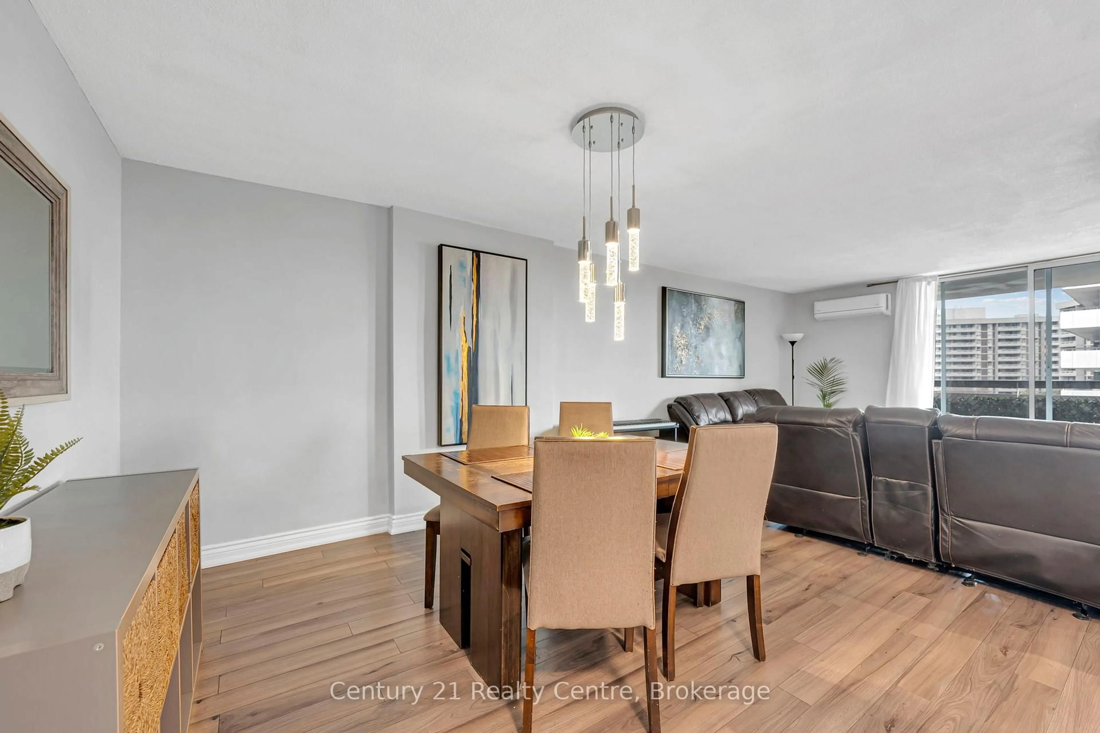 Dining room, wood/laminate floor for 1 Royal Orchard Blvd #509, Markham Ontario L3T 3C2