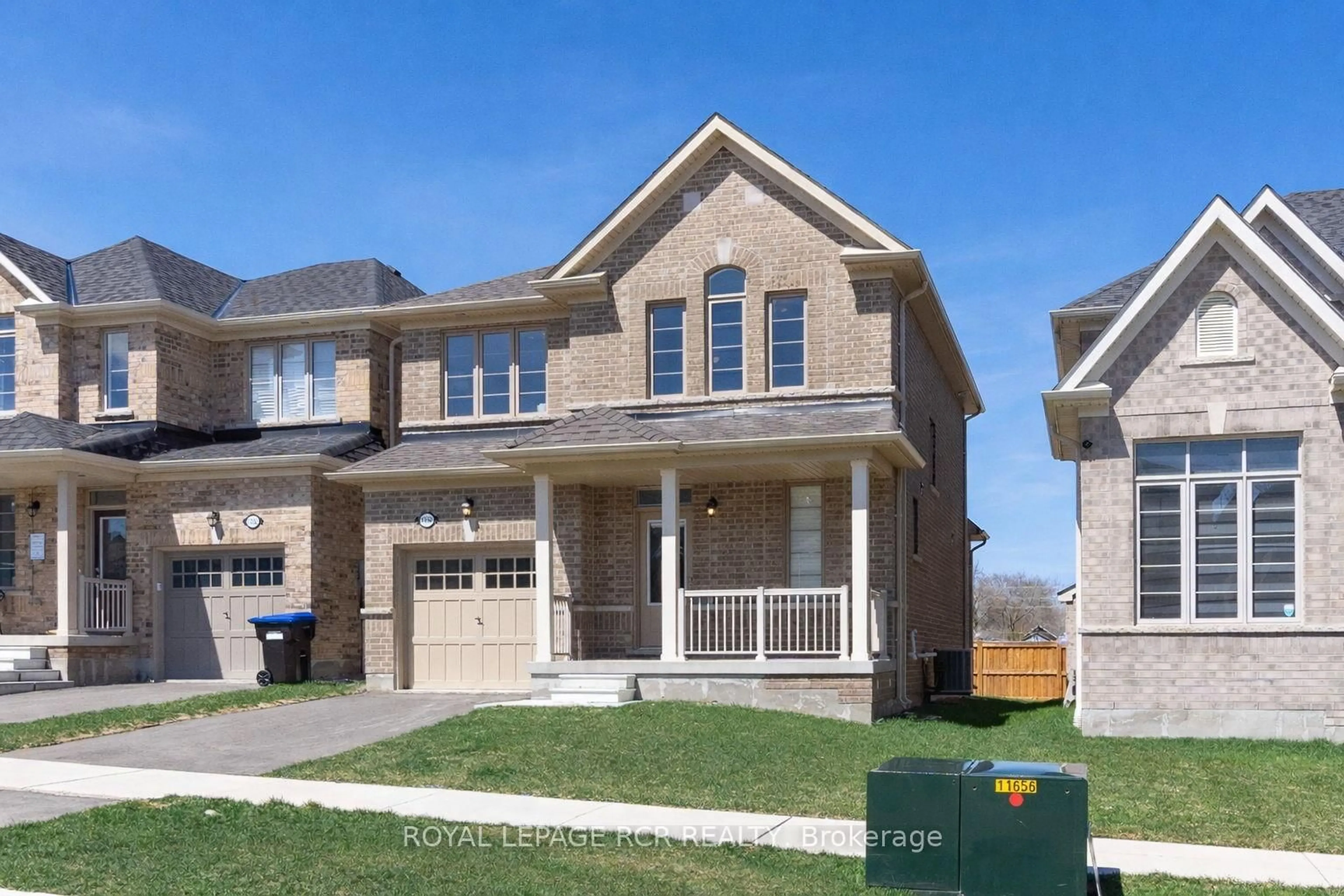 Home with brick exterior material, street for 1350 Davis Loop, Innisfil Ontario L0L 1W0
