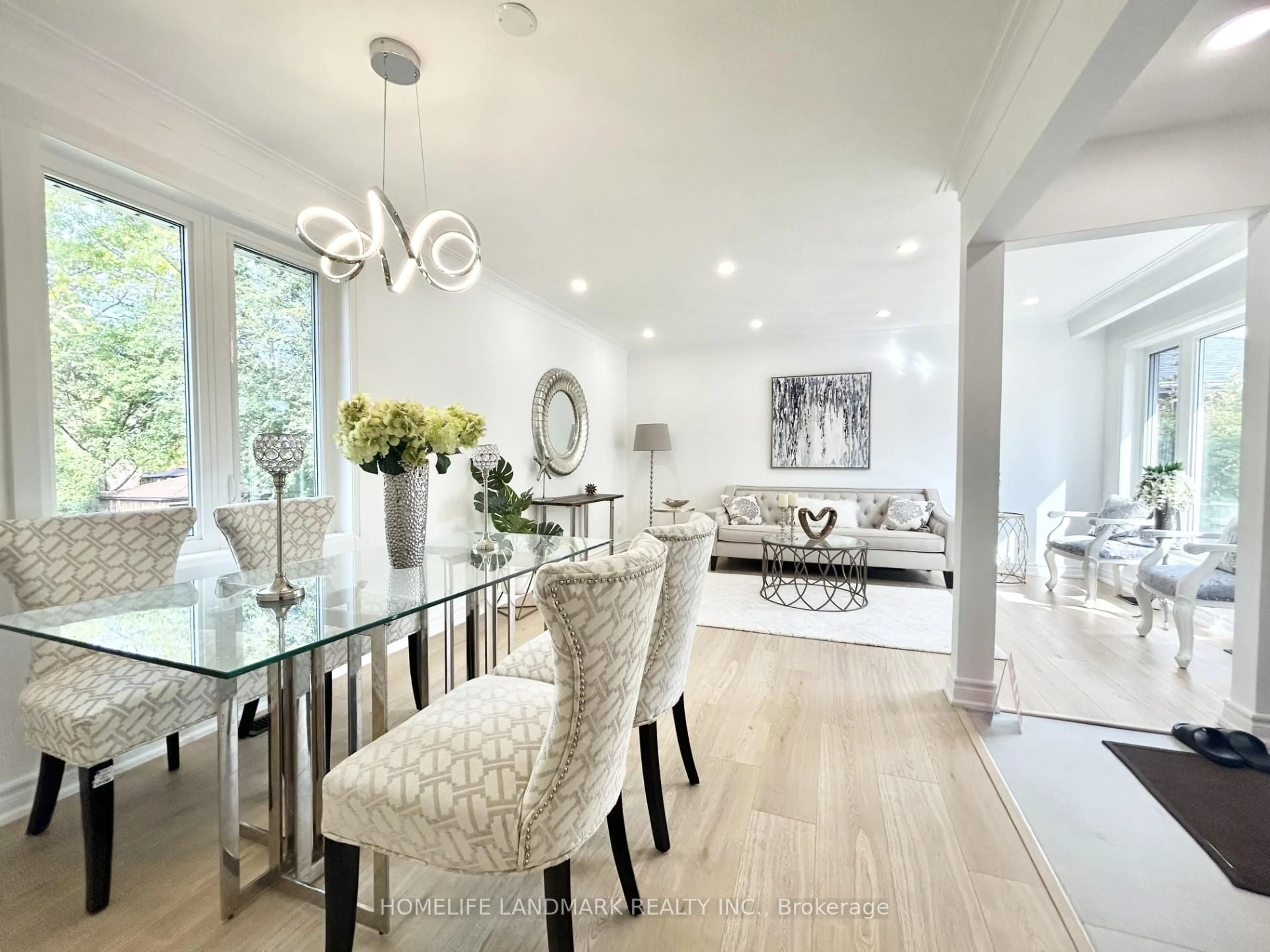 Dining room, wood/laminate floor for 323 Elmwood Ave, Richmond Hill Ontario L4C 1L7