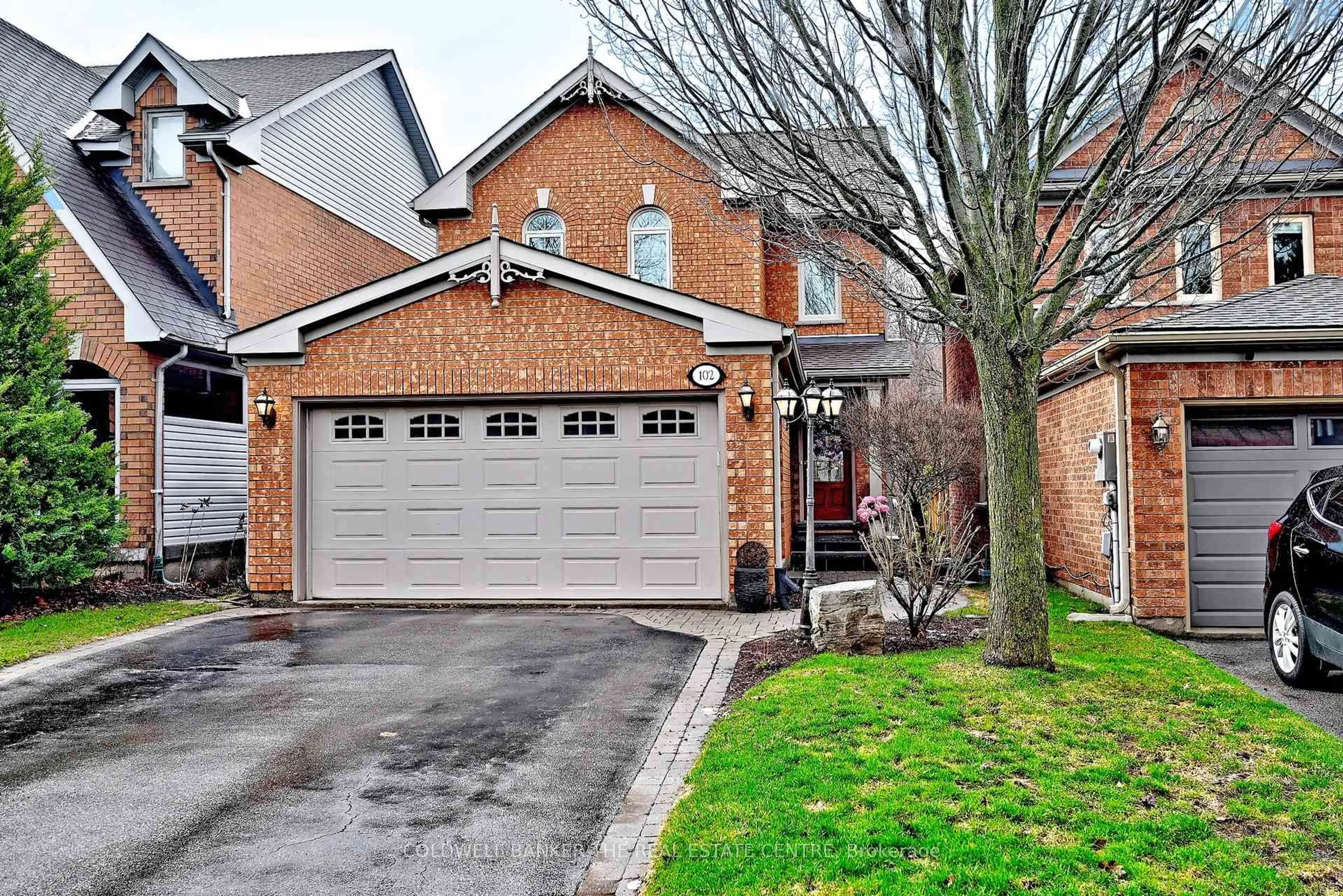 Home with brick exterior material, street for 102 Deerglen Terr, Aurora Ontario L4G 6Y3