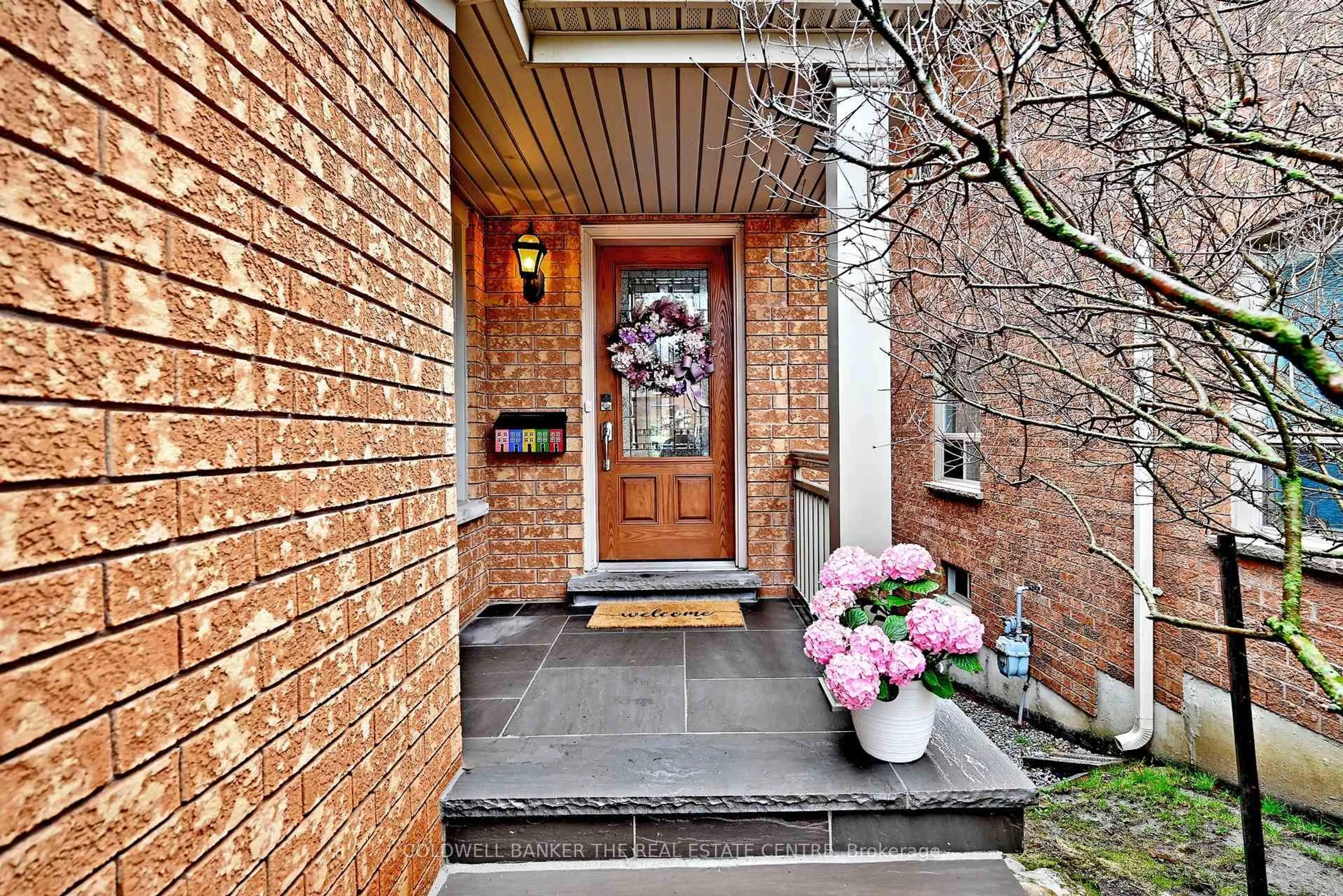 Unknown for 102 Deerglen Terr, Aurora Ontario L4G 6Y3