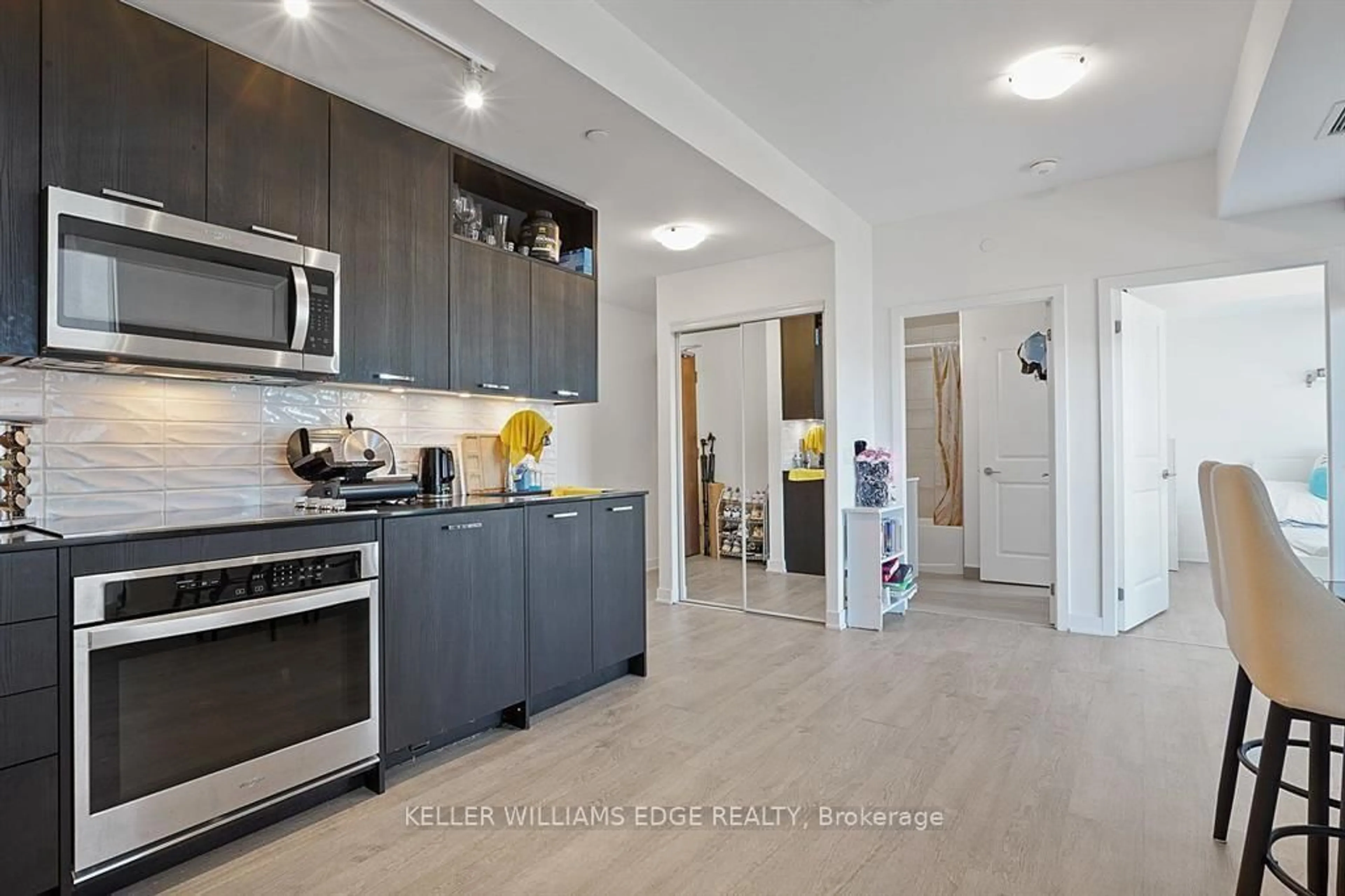 Open concept kitchen, ceramic/tile floor for 120 Eagle Rock Way #508, Vaughan Ontario L6A 5C9